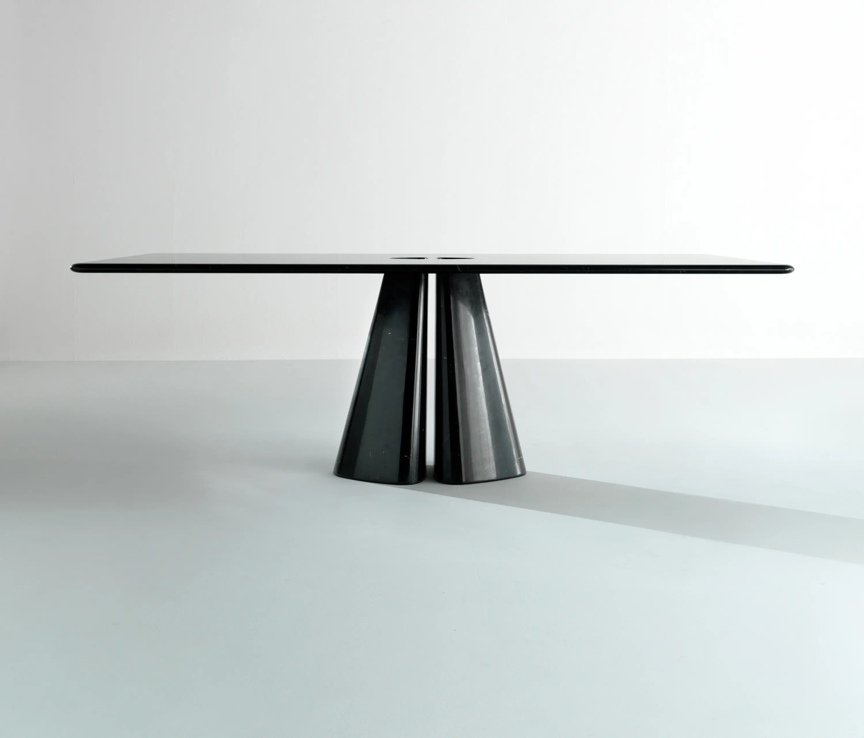 Laurameroni - Raja | Table