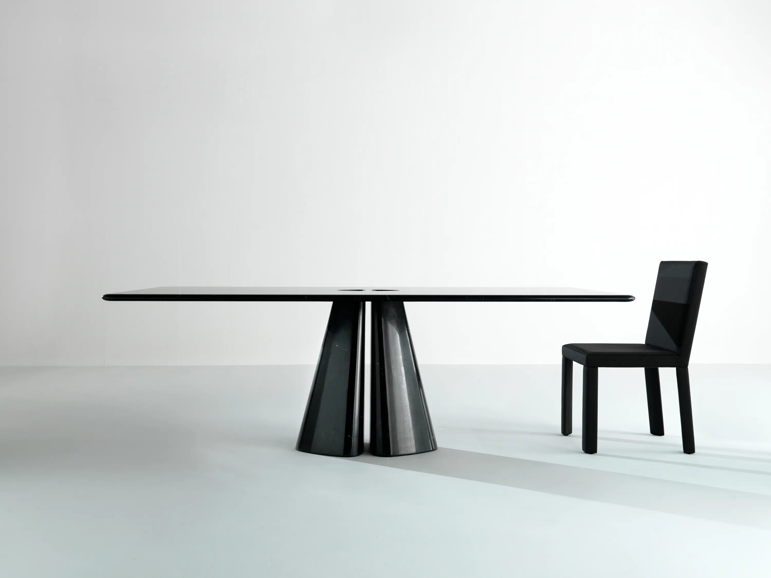 Laurameroni - Raja | Table