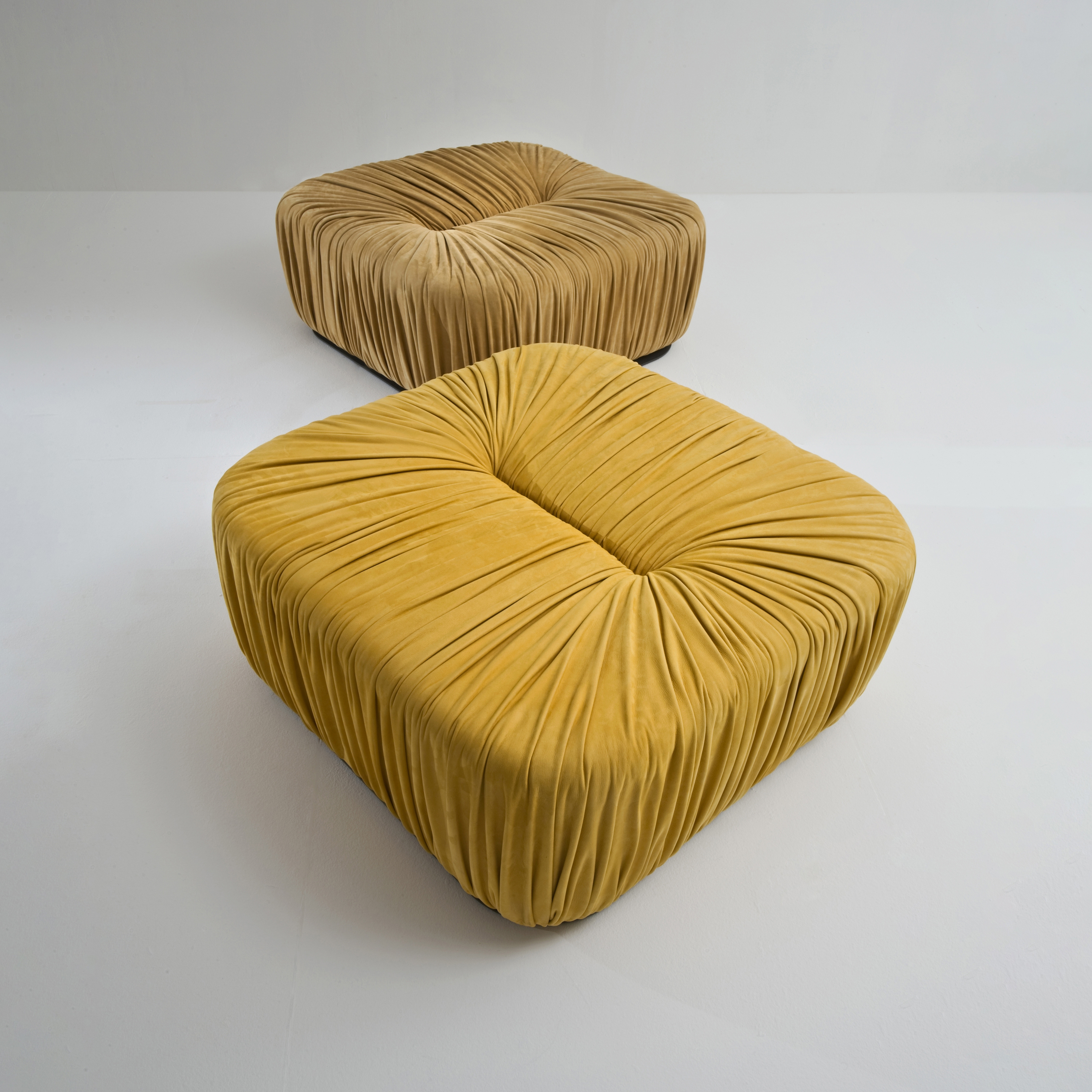 Mostra il prodotto Drapé | Pouf del produttore Laurameroni