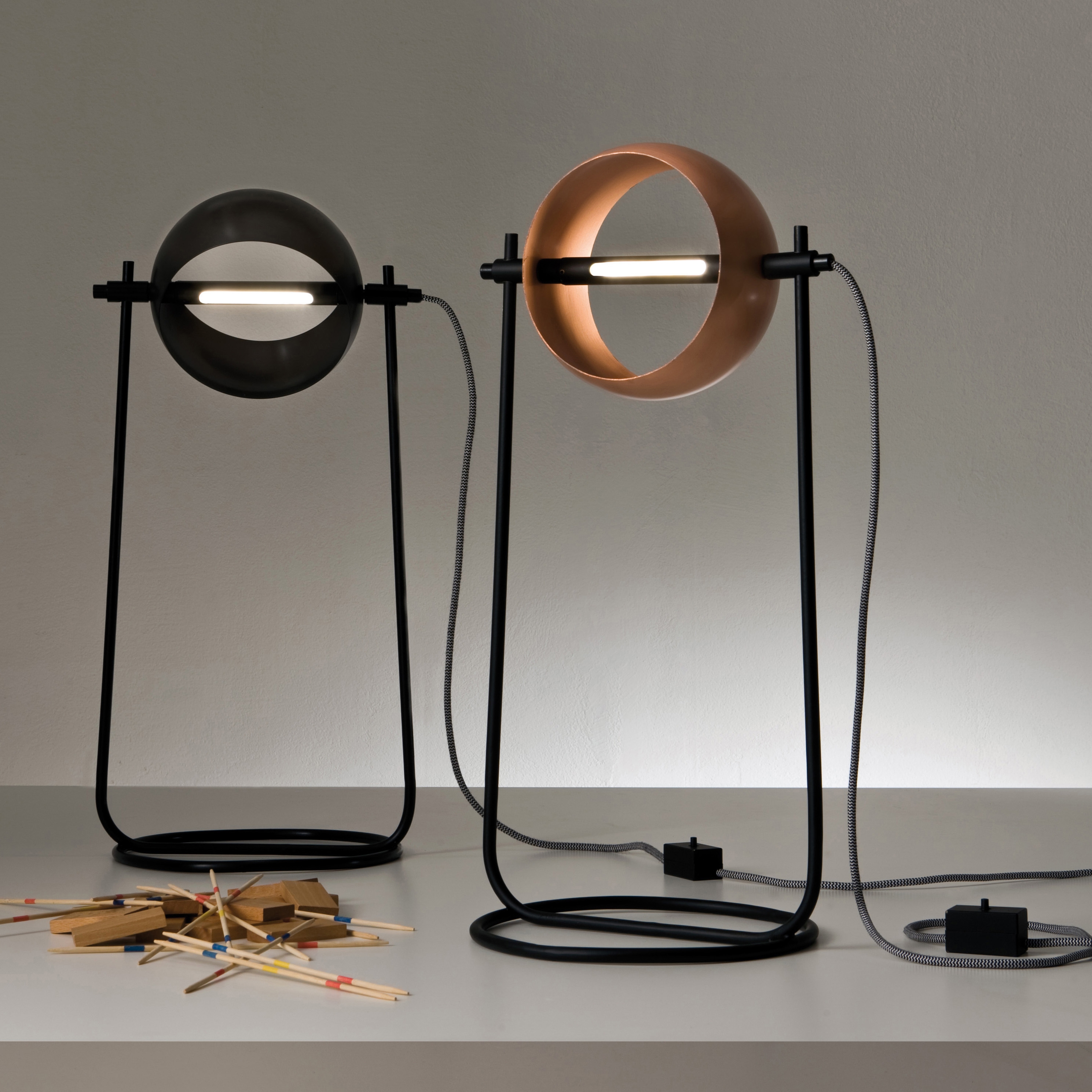 Display product Globe da Tavolo | Table Lamp from manufacturer Laurameroni