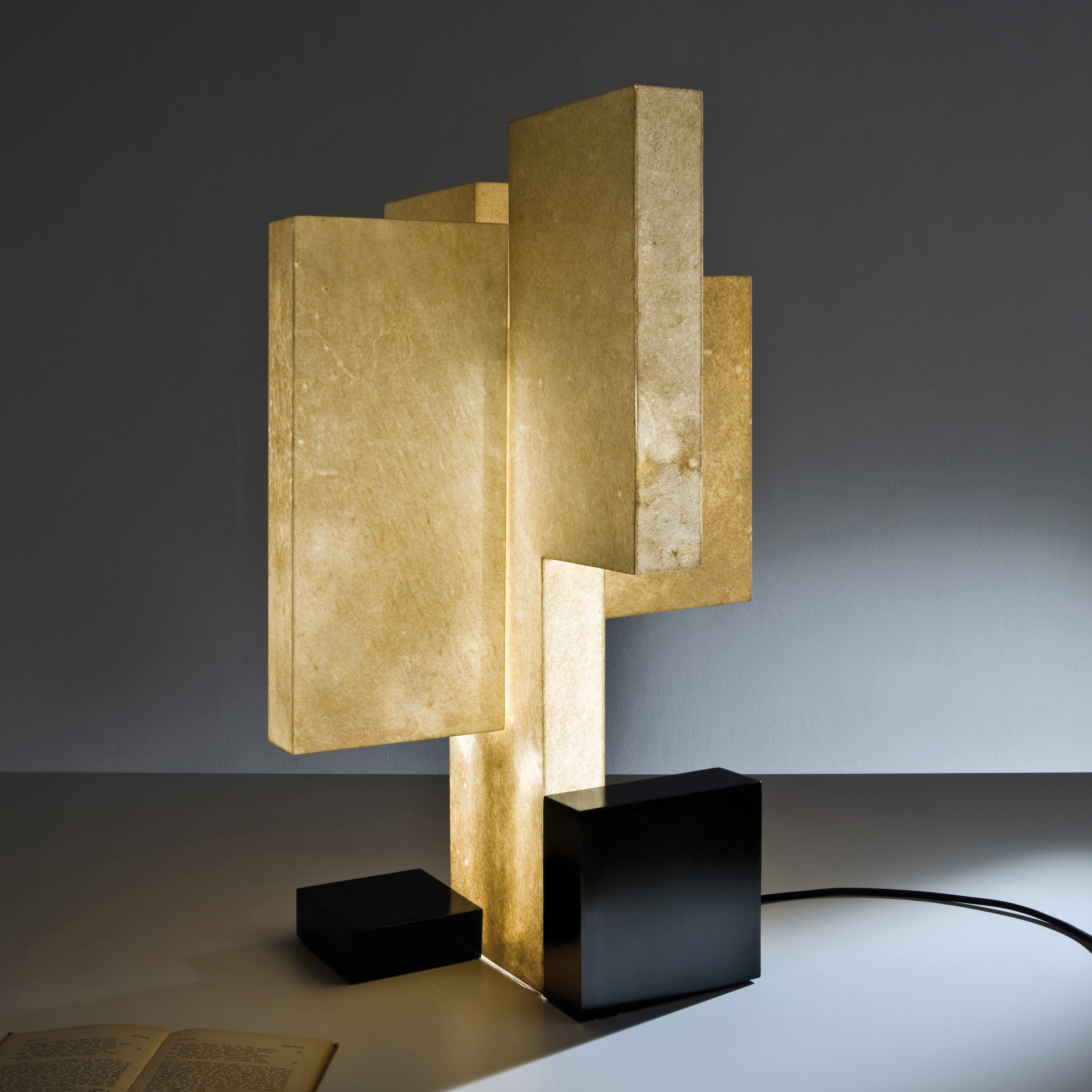 Display product Novecentotrenta | Table Lamp from manufacturer Laurameroni