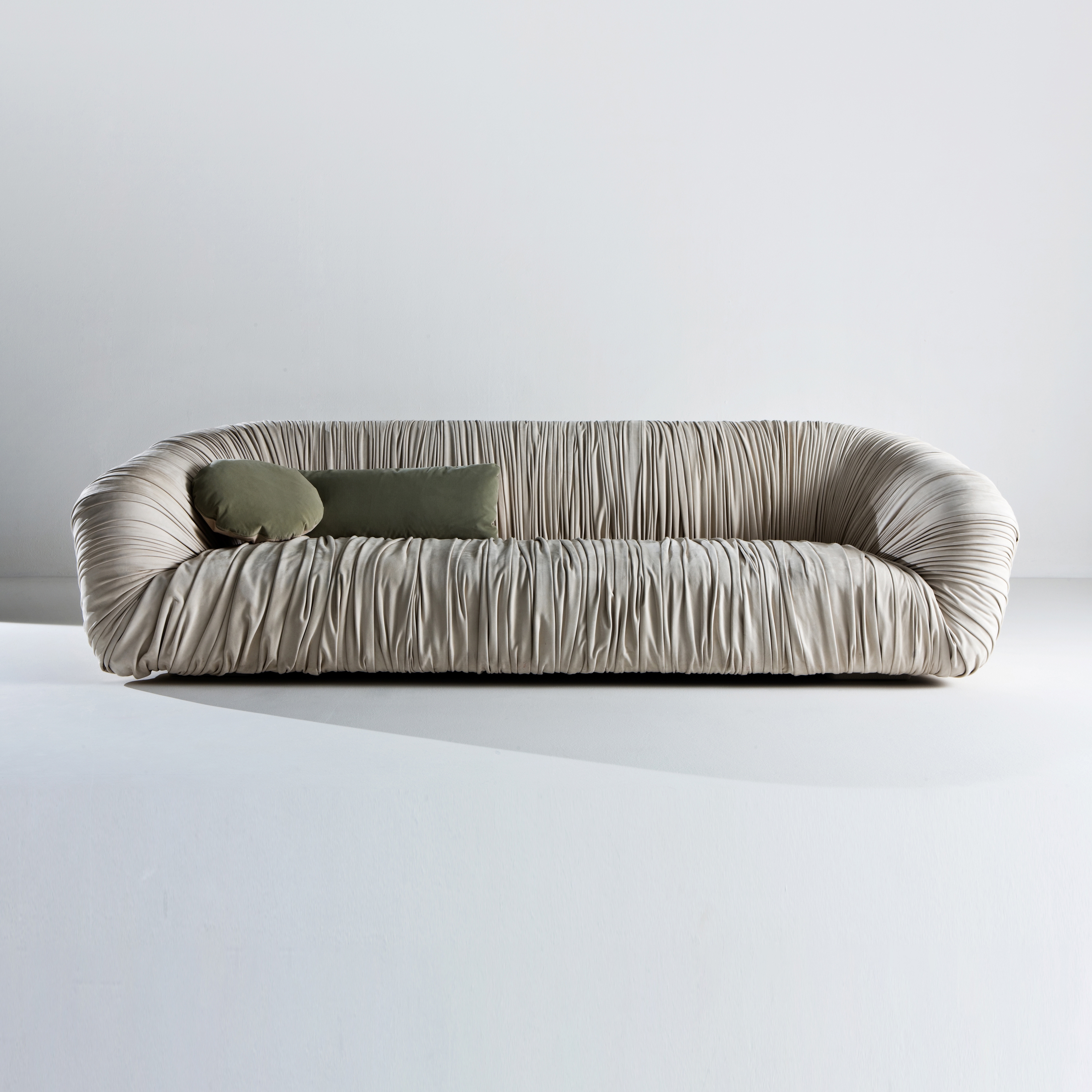 Mostra il prodotto Drapé | Sofa del produttore Laurameroni