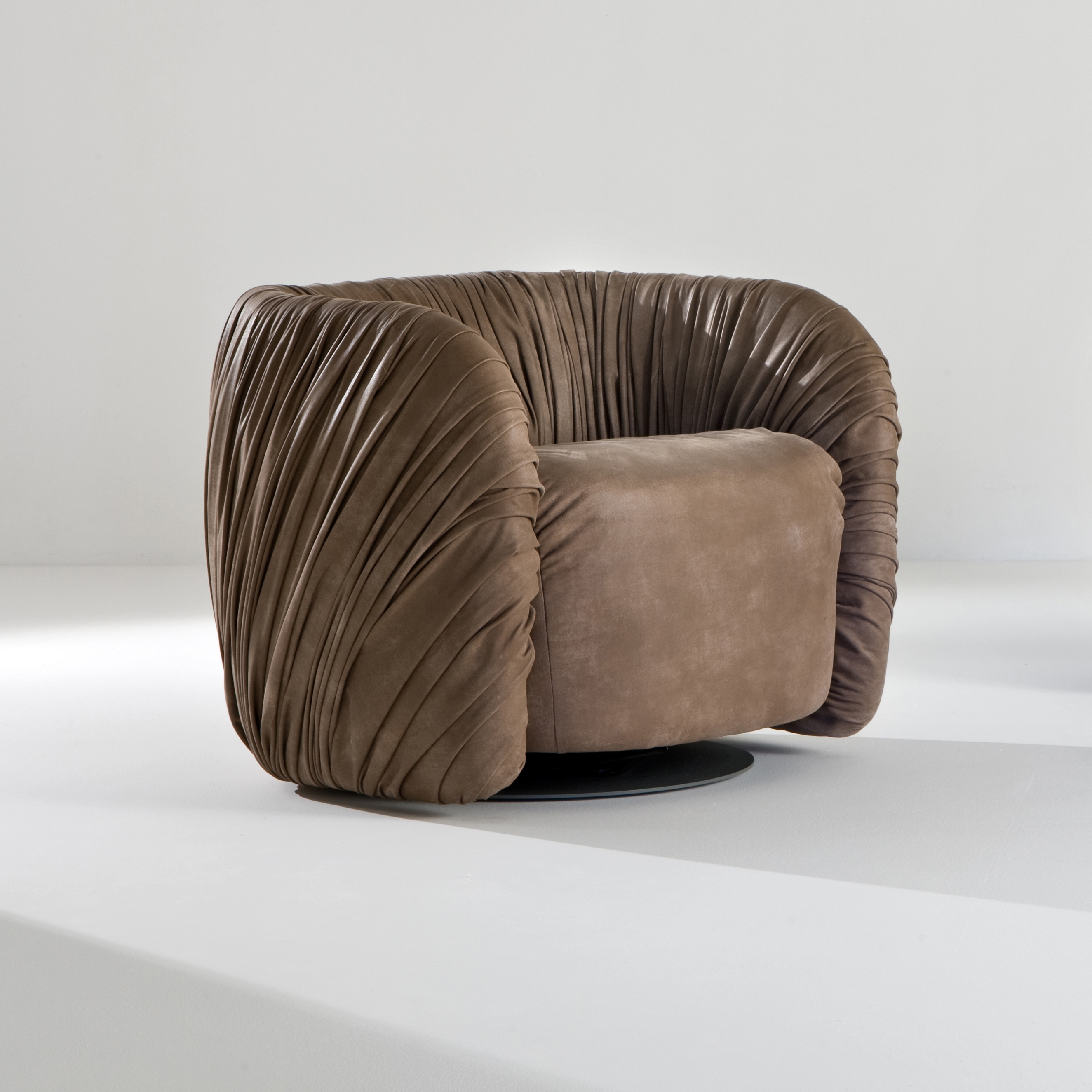Mostra il prodotto Drapé Lounge | Poltrona del produttore Laurameroni