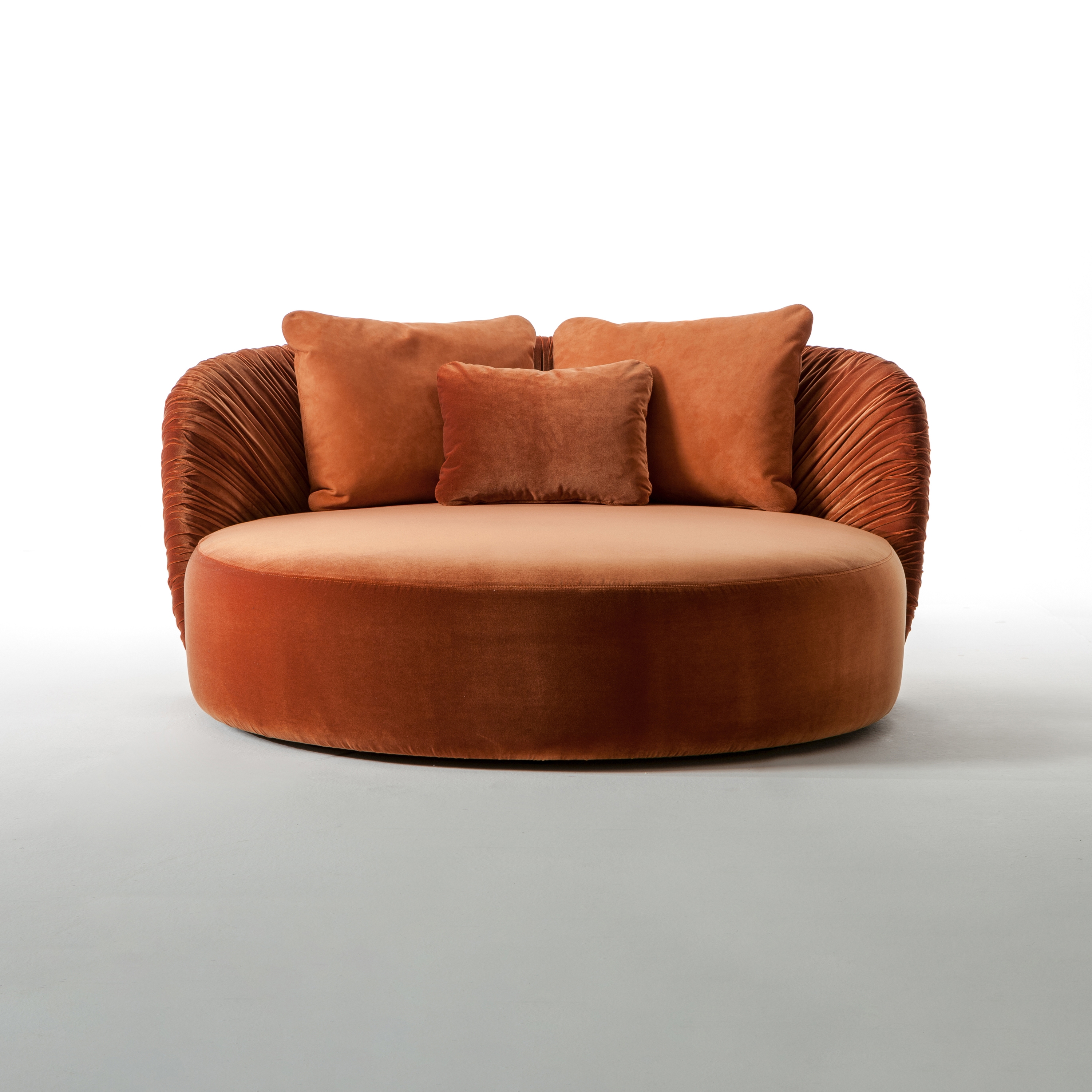 Mostra il prodotto Drapé Round | Divano del produttore Laurameroni