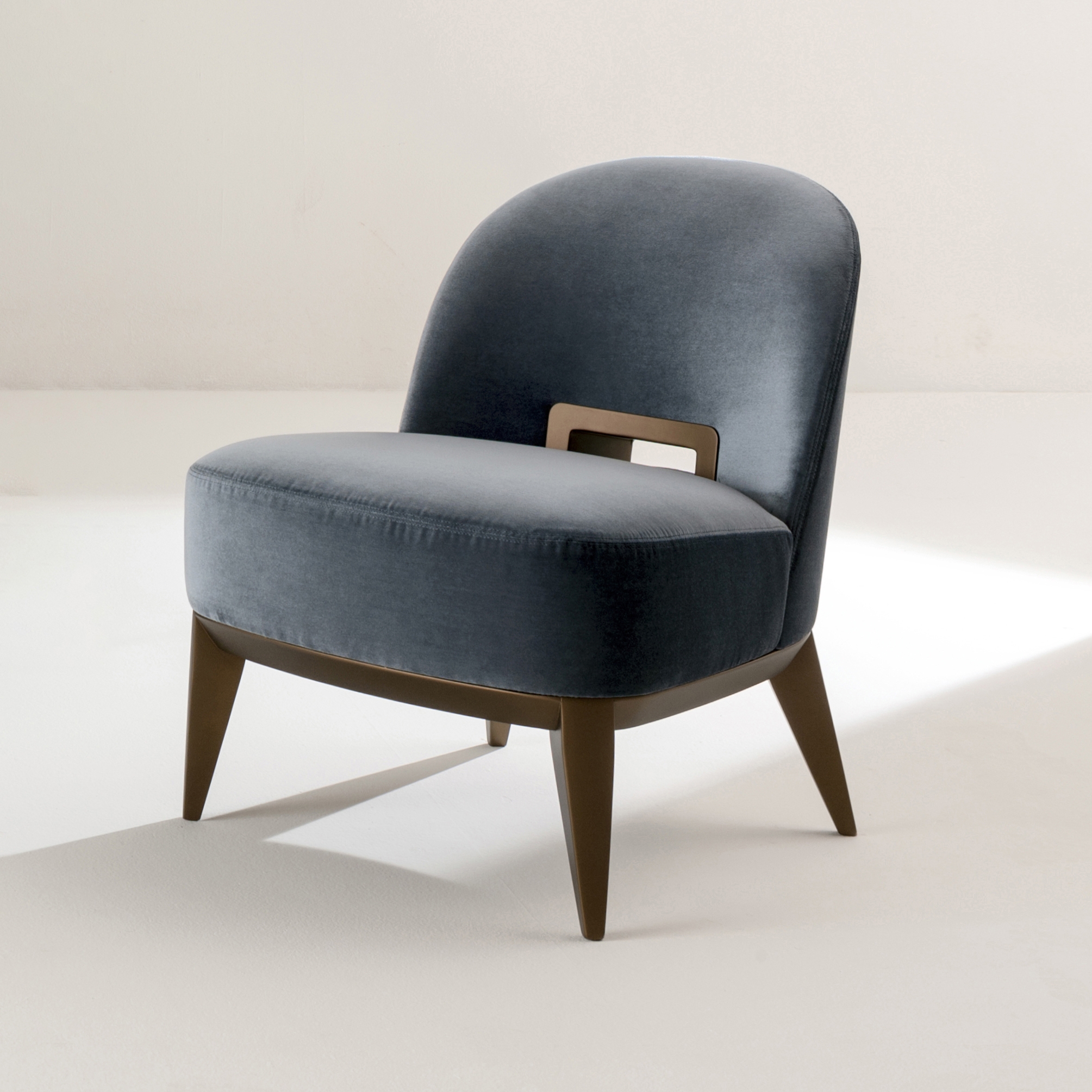 Display product Margaret | Armchair from manufacturer Laurameroni