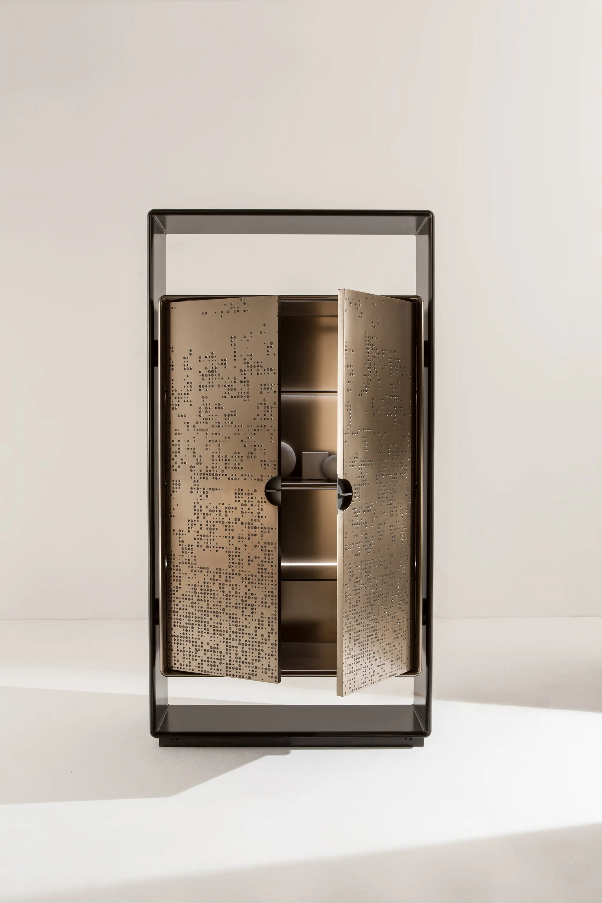 Laurameroni - Talento Unlimited | Sideboard