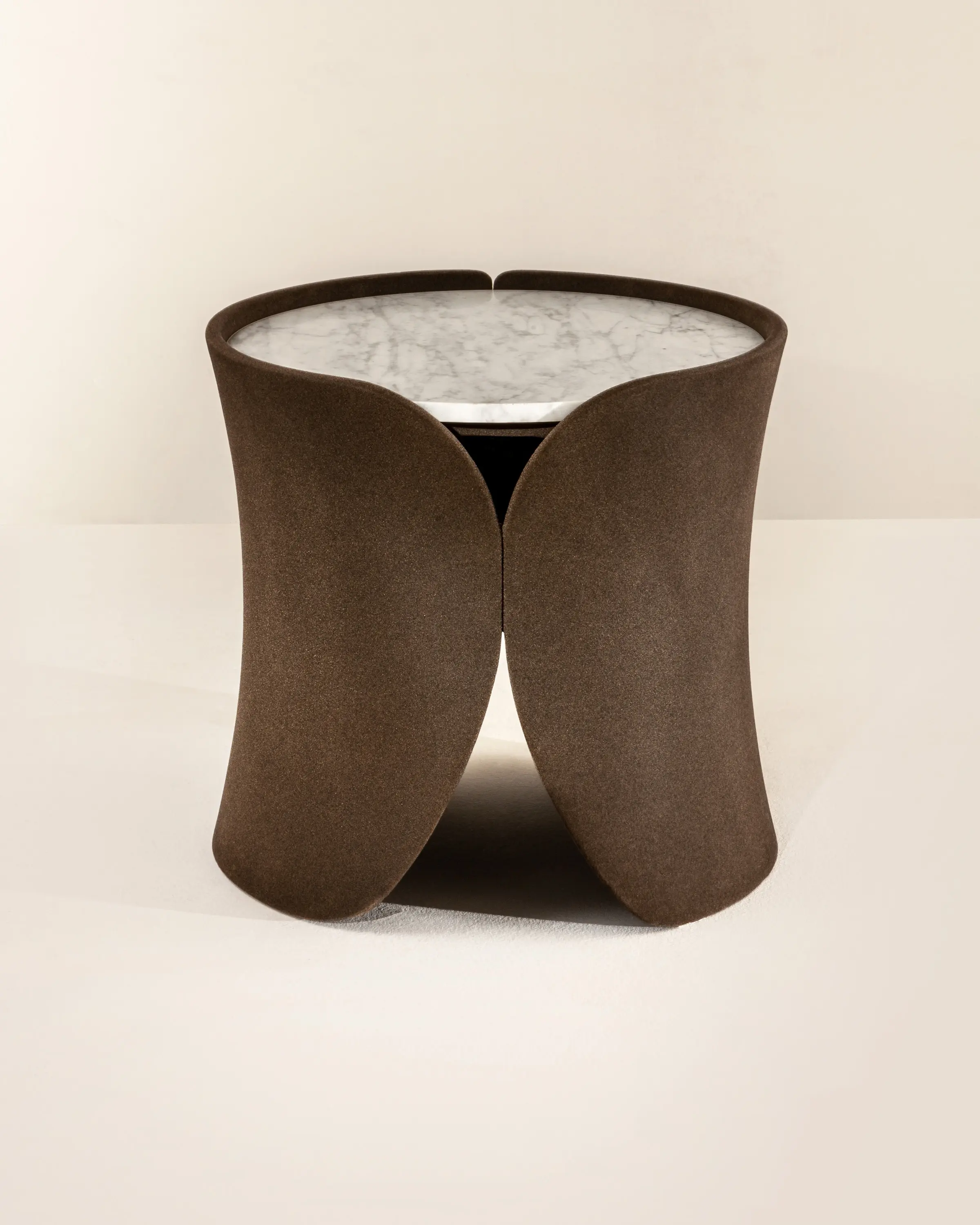 Laurameroni - Hugs | Low Table