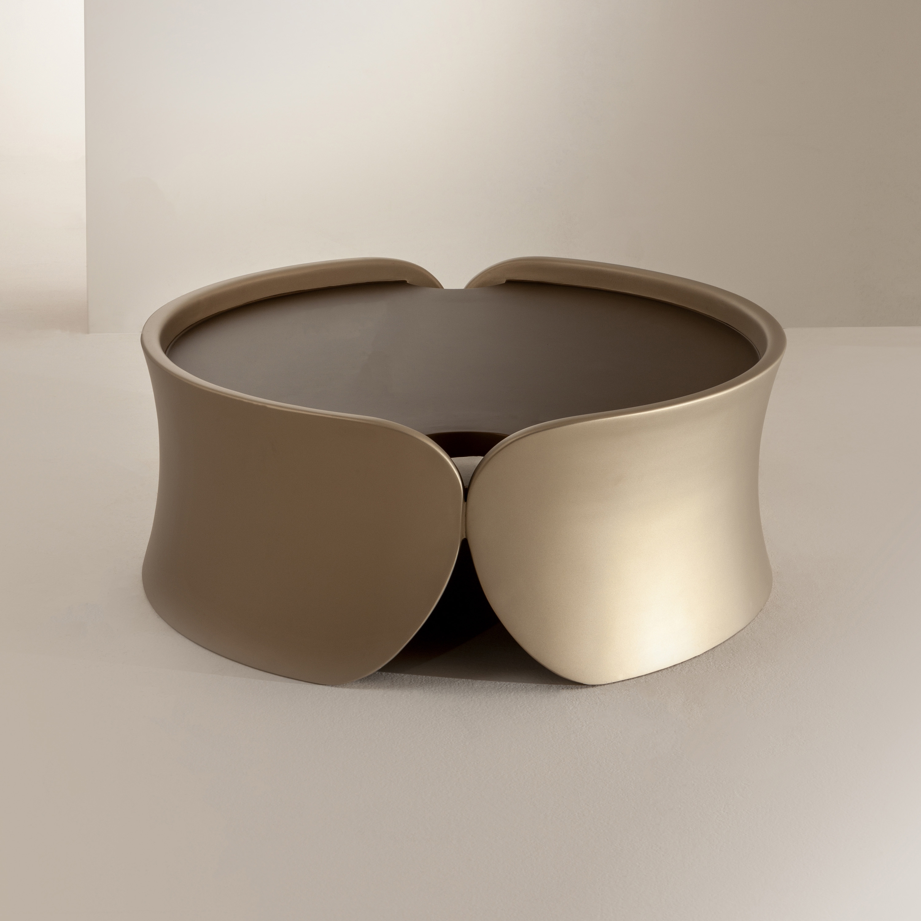 Display product Hugs | Low Table from manufacturer Laurameroni