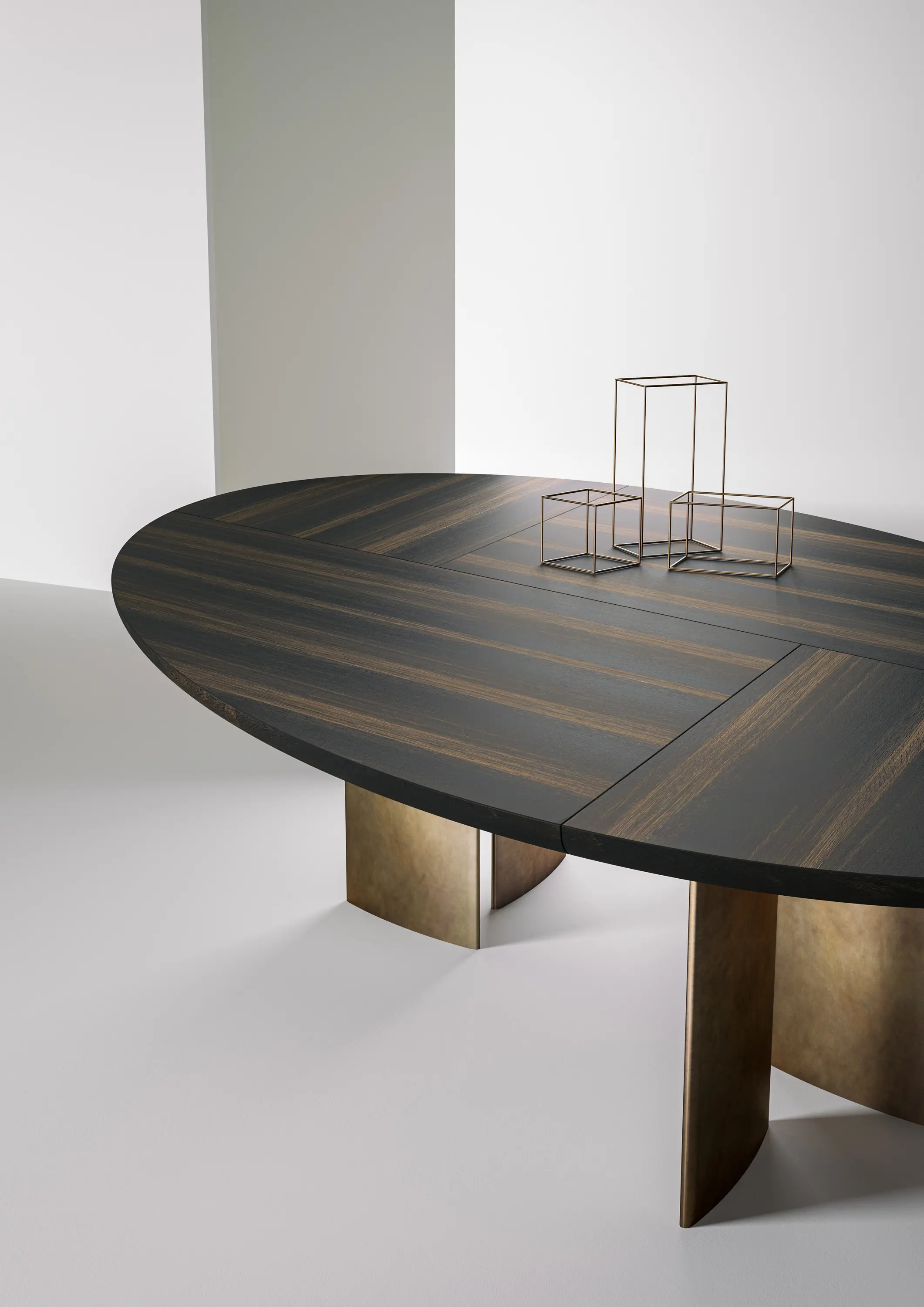Laurameroni - Poe | Table