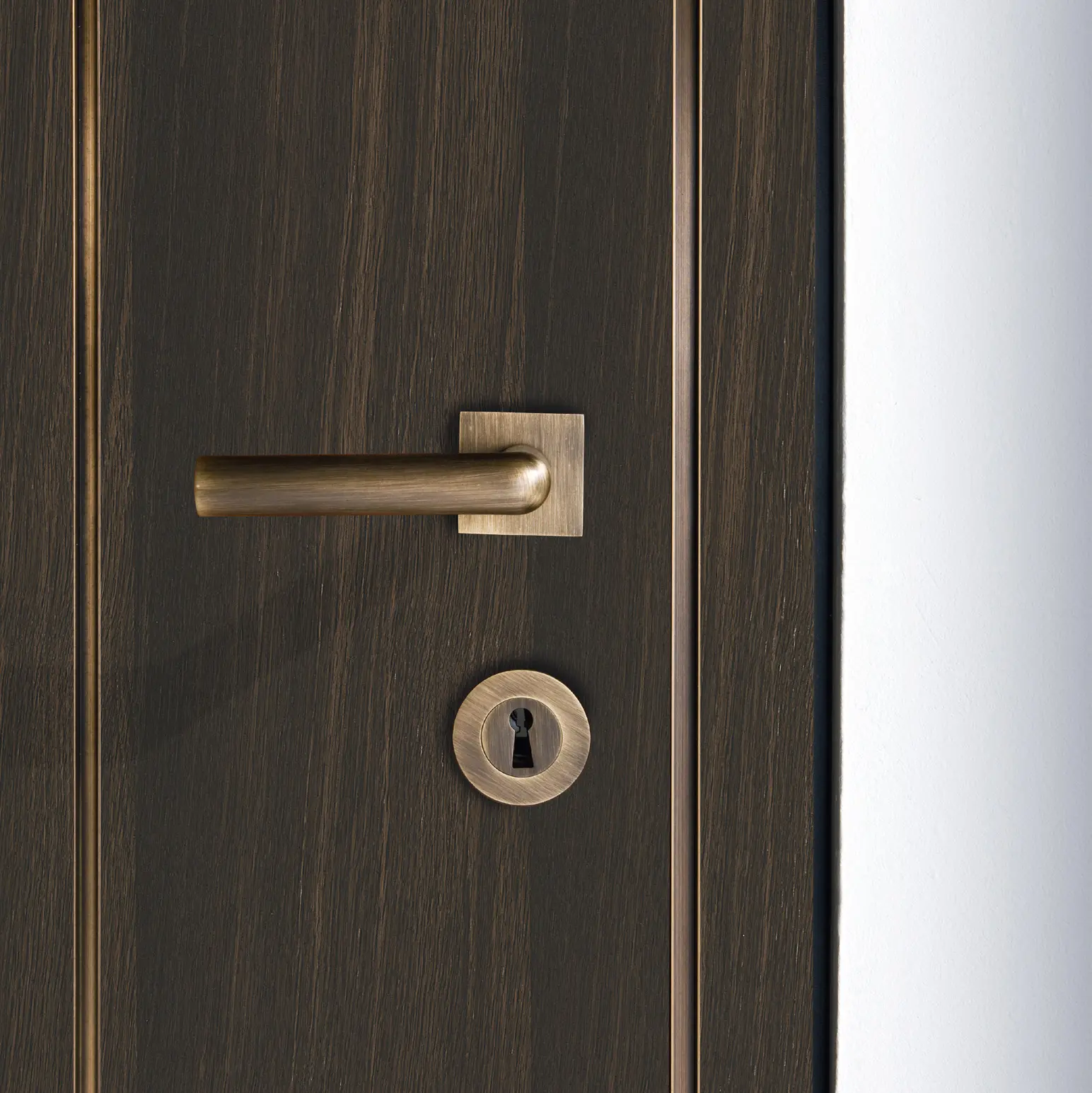 Laurameroni - Line | Hinged Door