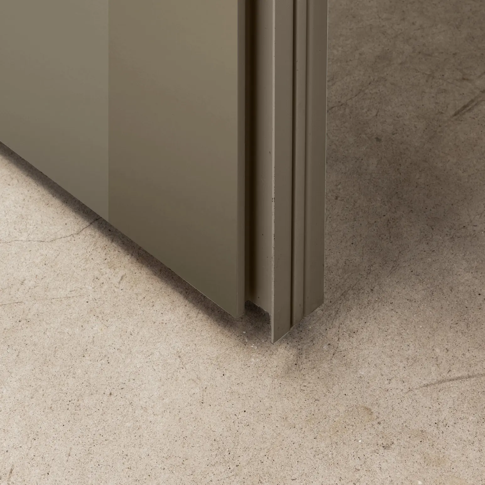 Laurameroni - Plain | Pivot Door