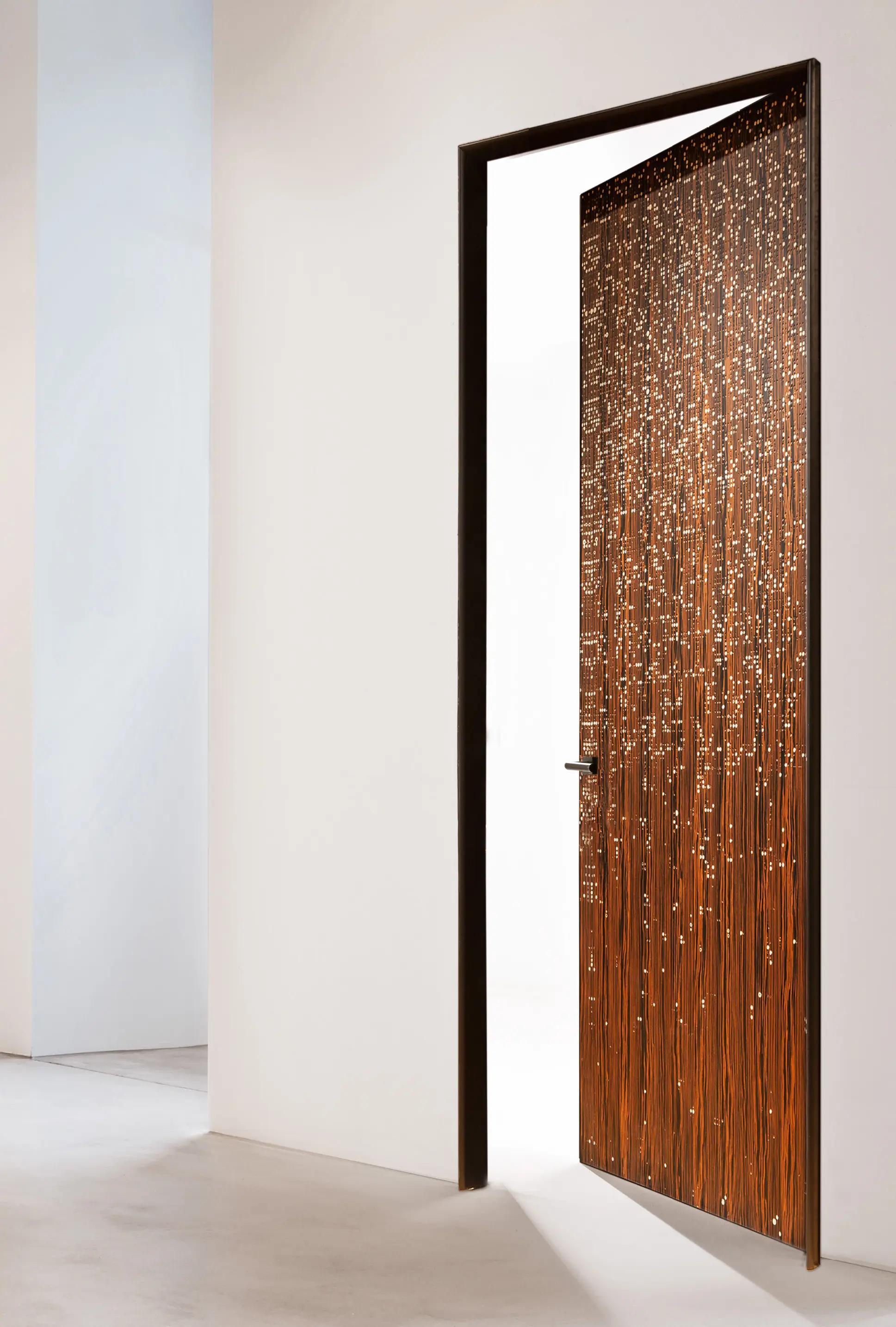 Laurameroni - Unlimited | Hinged Door