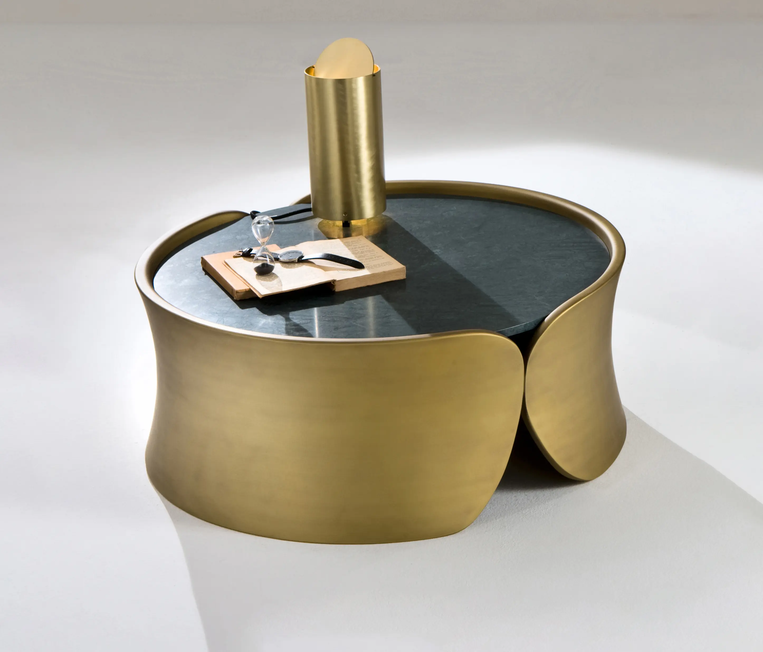 Laurameroni - Hugs | Low Table