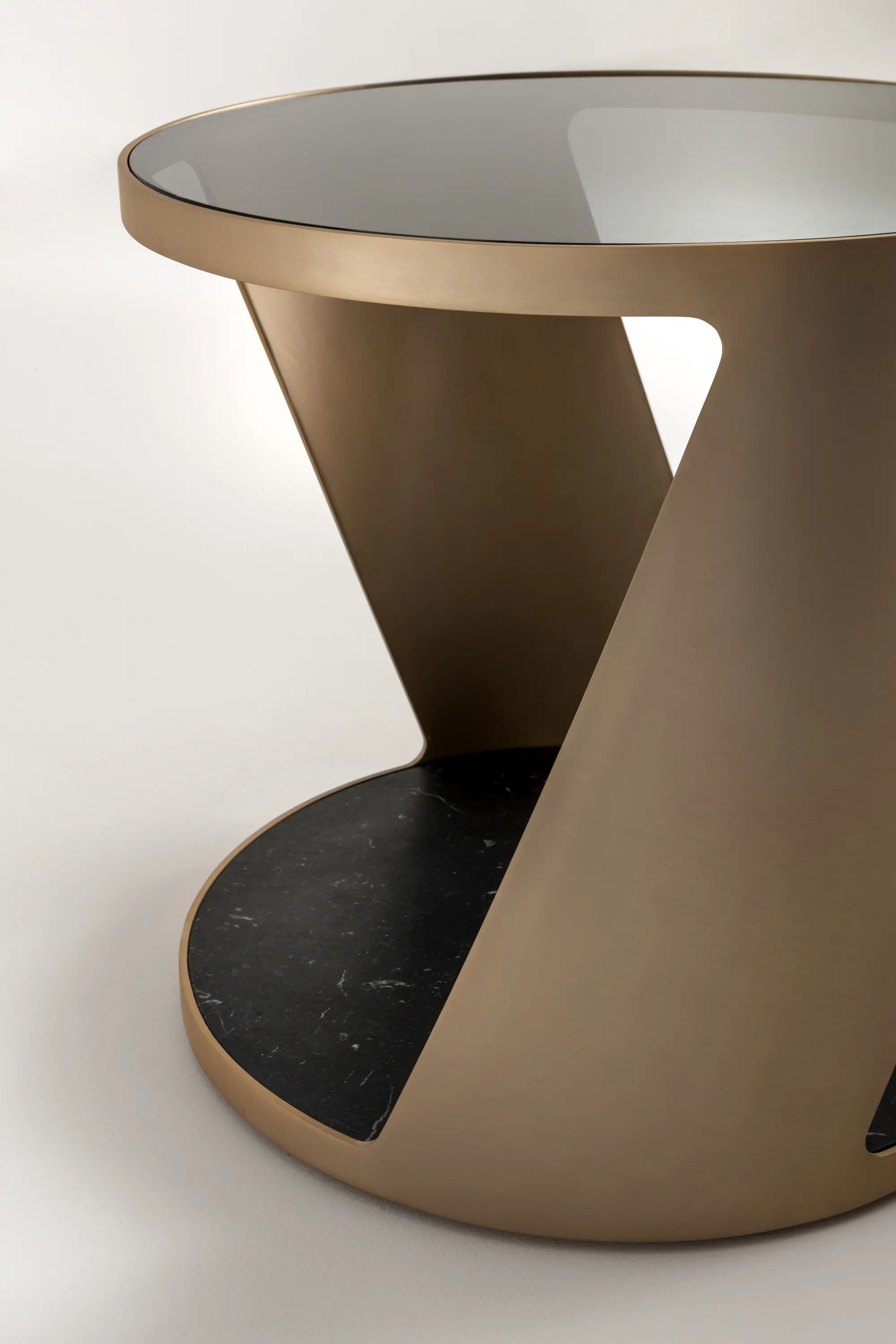 Laurameroni - Shadow | Low Tables