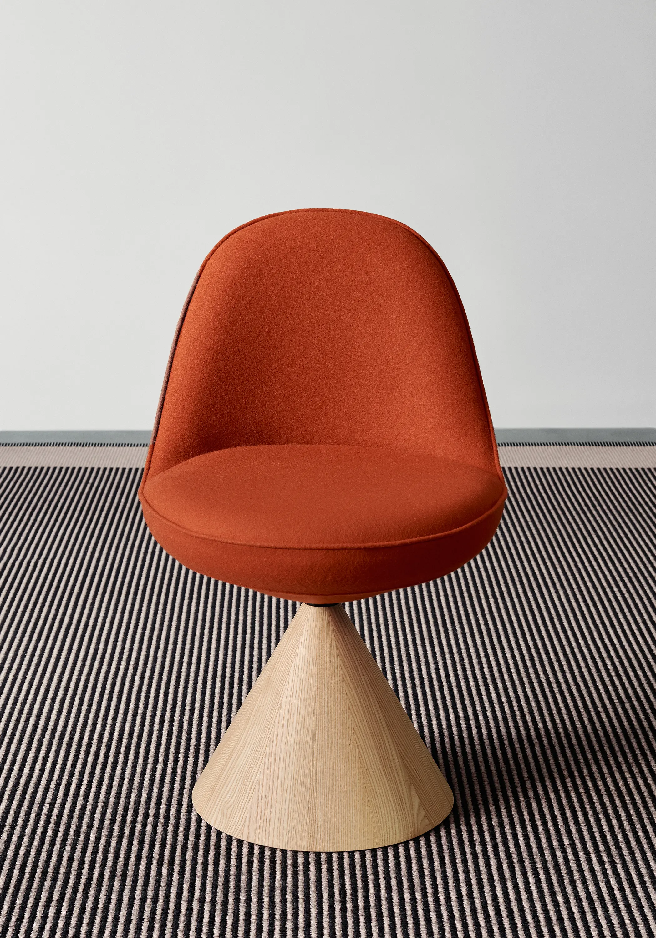 PORRO - Chair with conical base