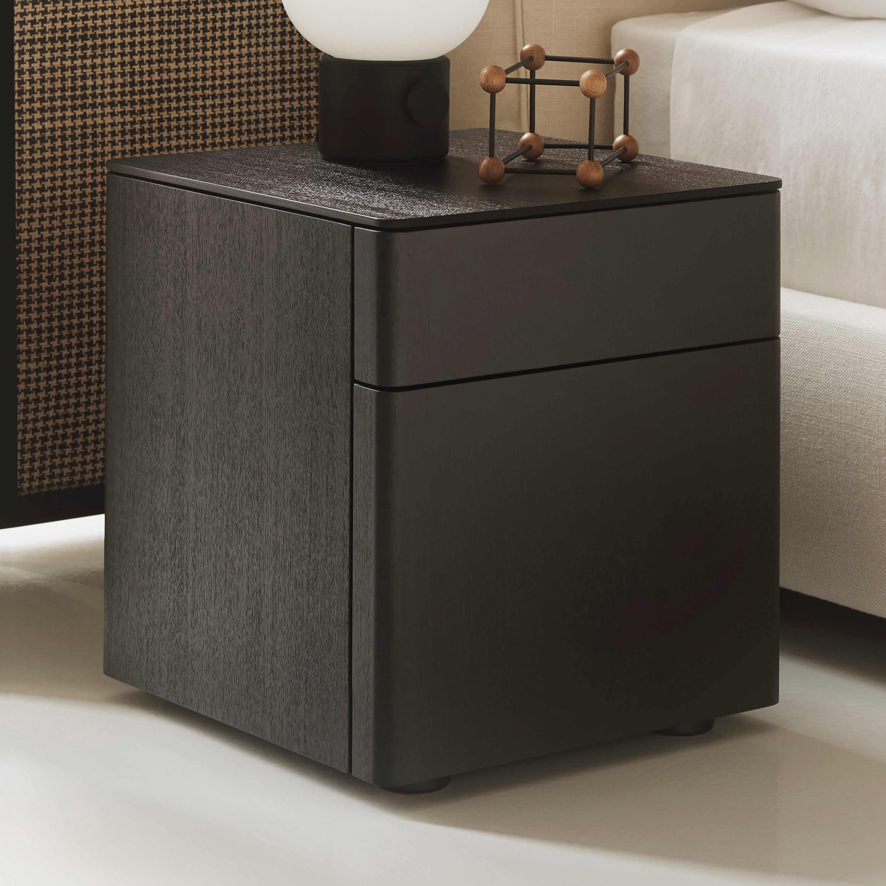 Mostra il prodotto Bed side table del produttore PORRO