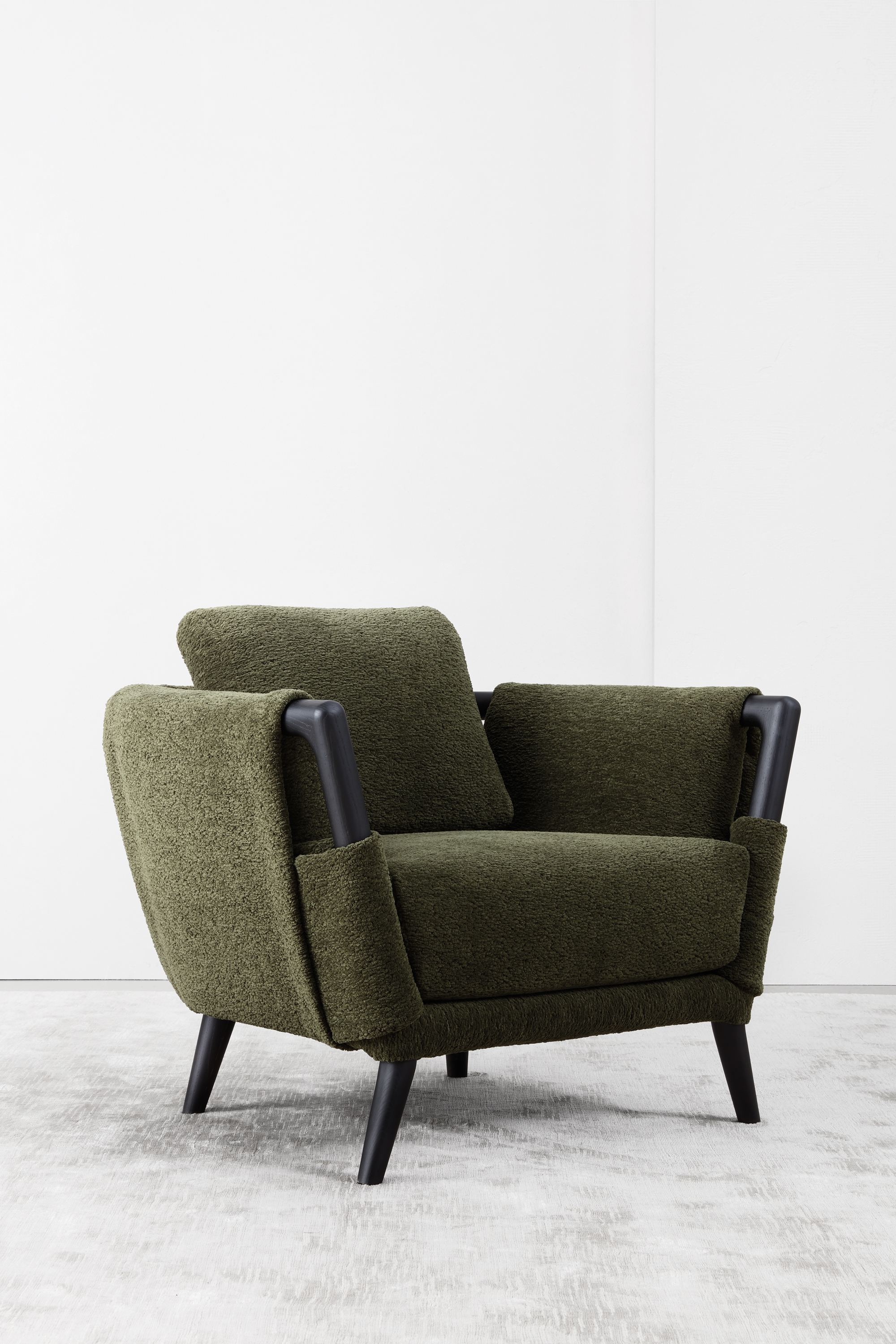 Display product Gaudí Armchair from manufacturer Flou