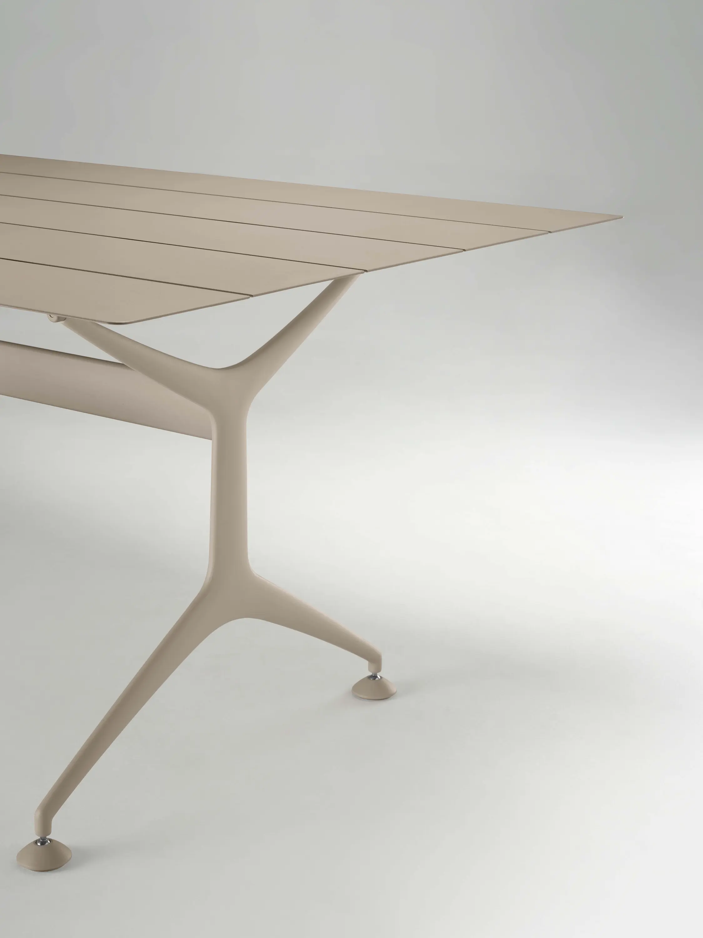 Alias - frametable 190 outdoor / F01
