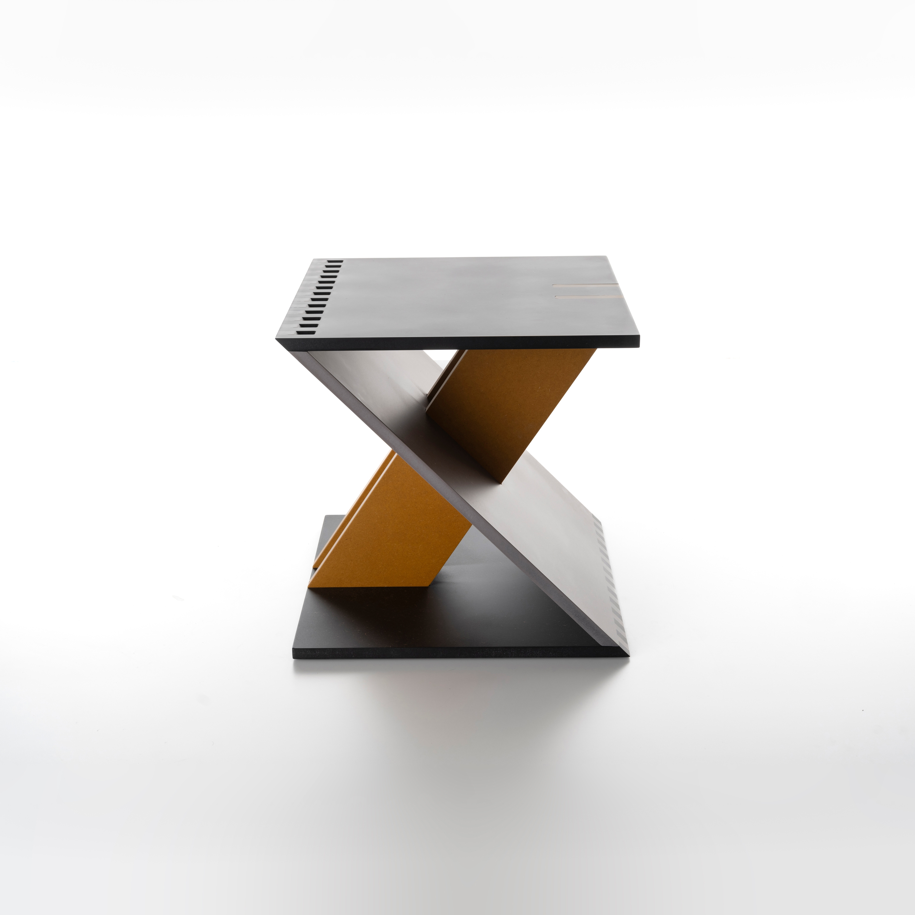 Display product Zeta from manufacturer Alias