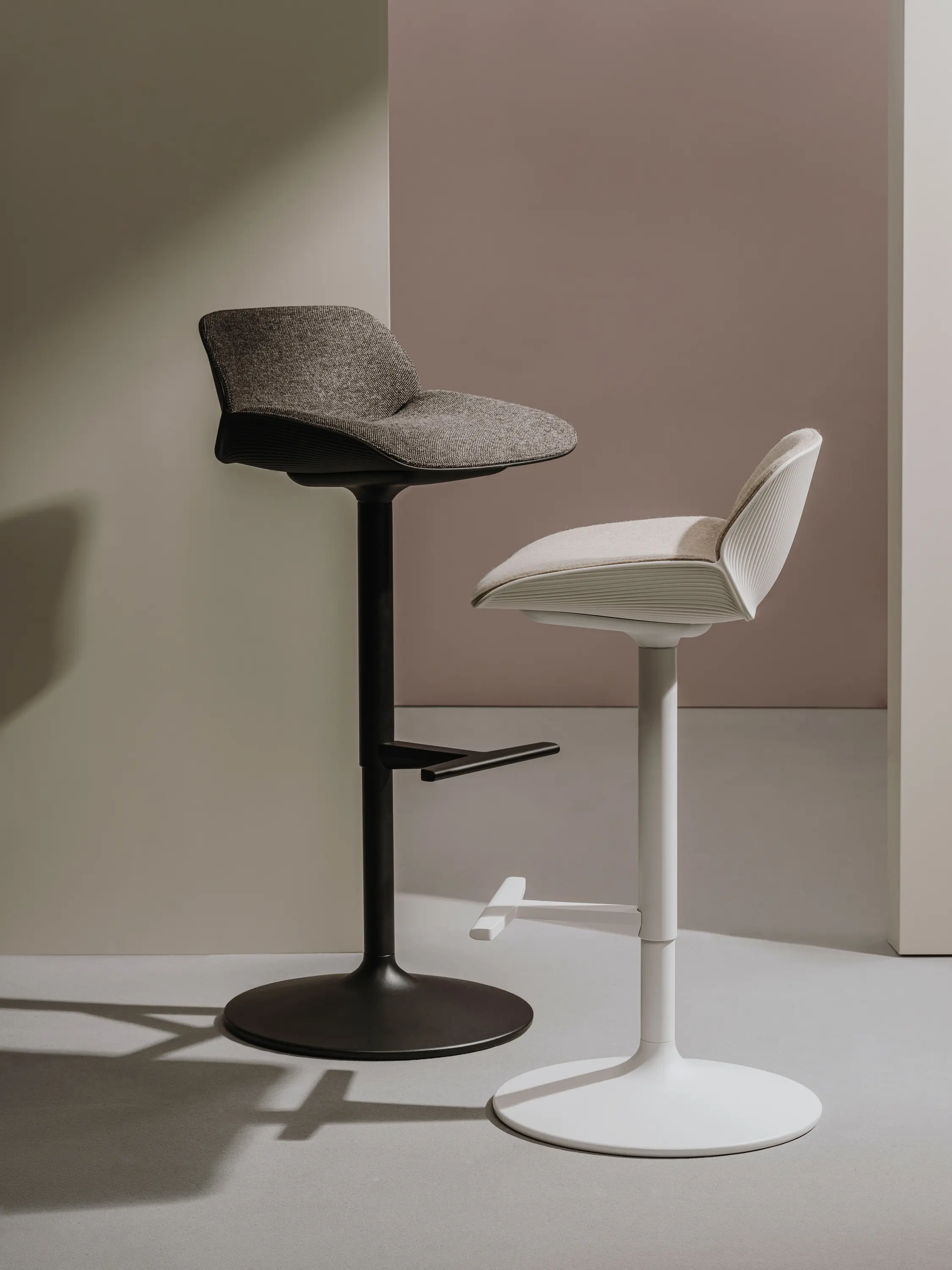 Andreu World - Nuez Occasional Table ME 2803