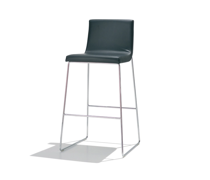 LINEAL COMFORT BQ 0599 – Taburetes de bar de Andreu World | Architonic