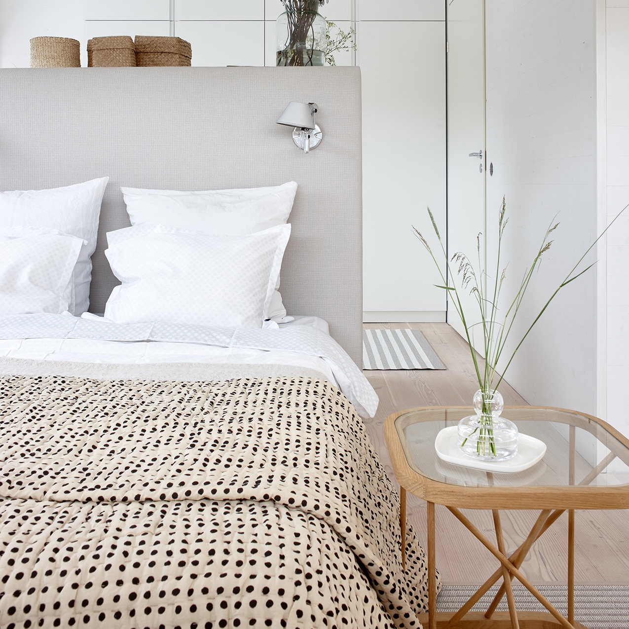 Mostrar el producto Woodnotes Bed | Headboard del fabricante Woodnotes