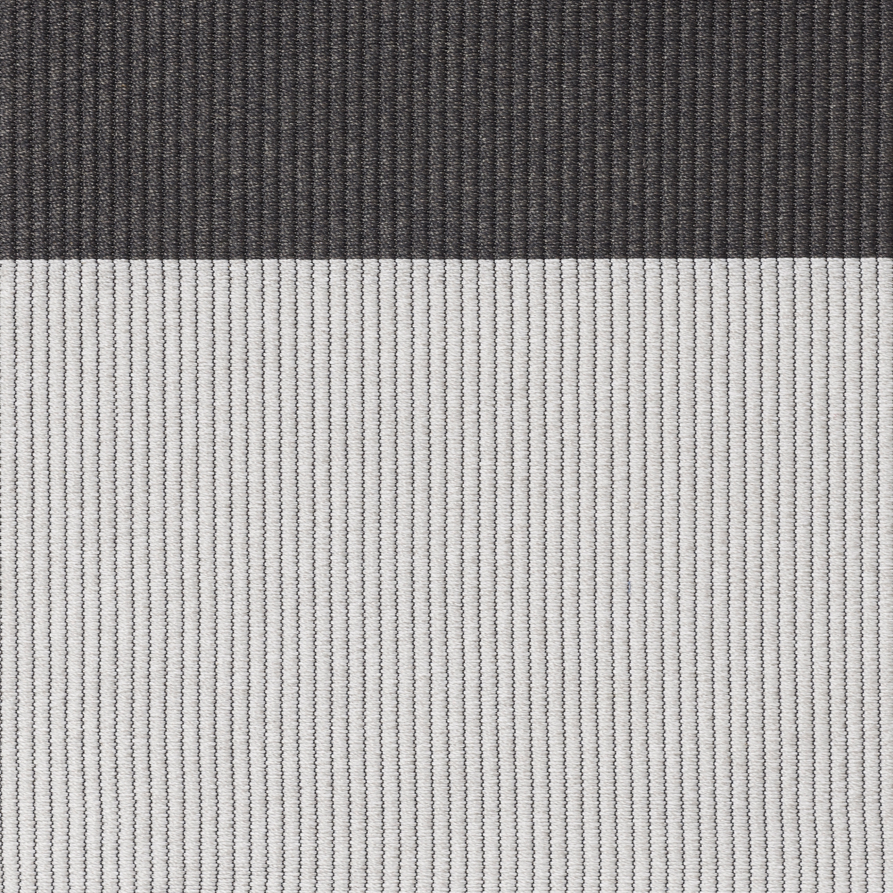 Afficher le produit Beach in/out | pearl grey-graphite du fabricant Woodnotes