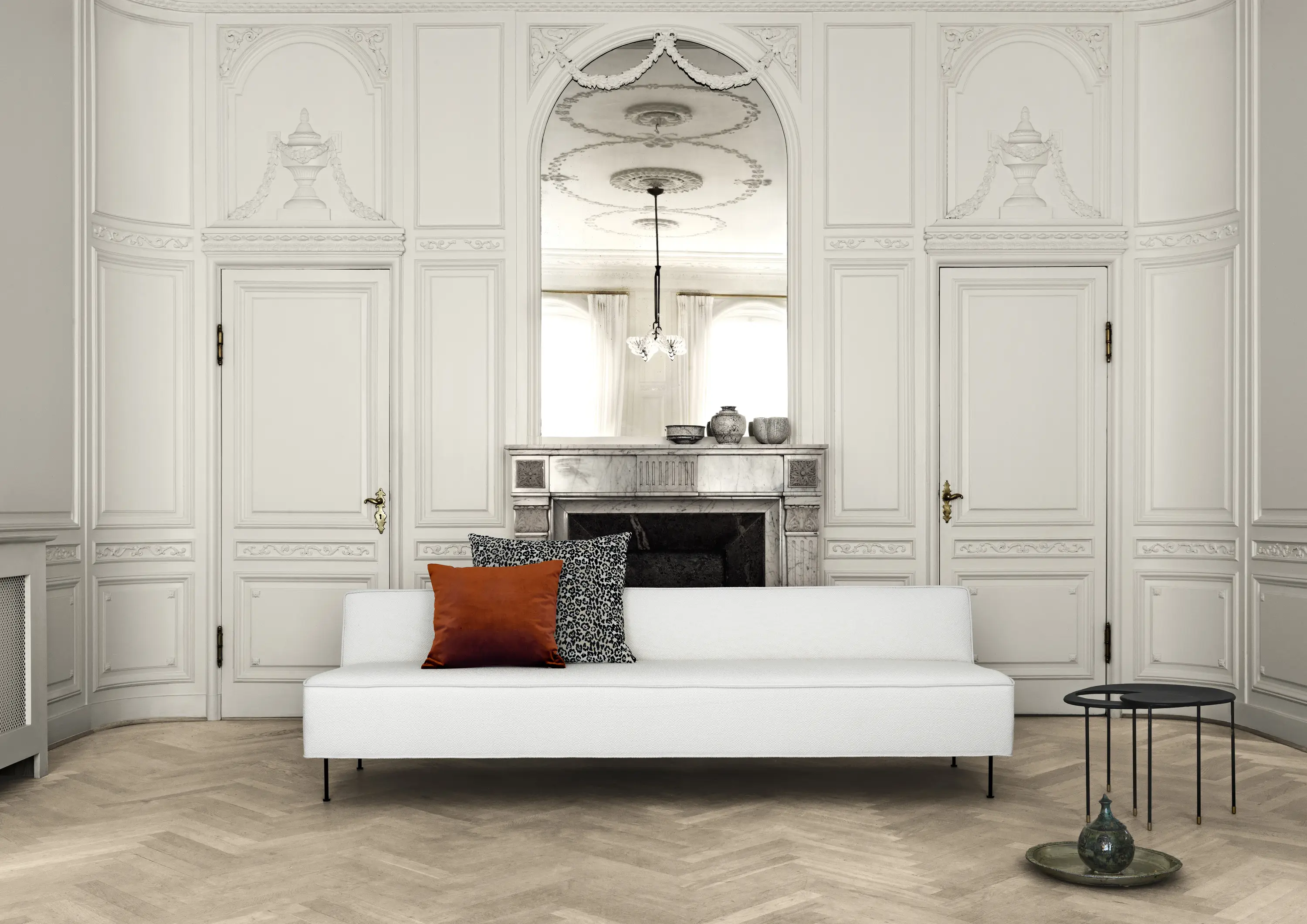 GUBI - Modern Line Side Table