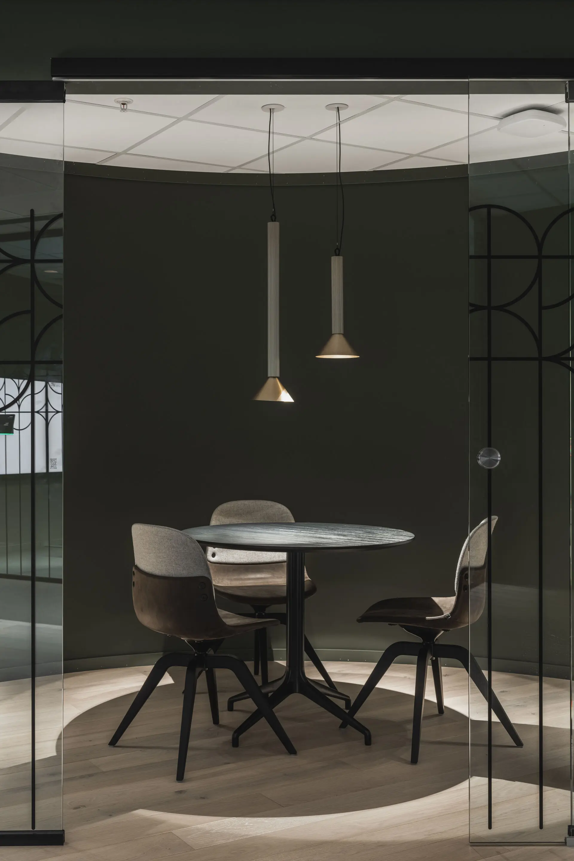 Fora Form - Con Barstol - low