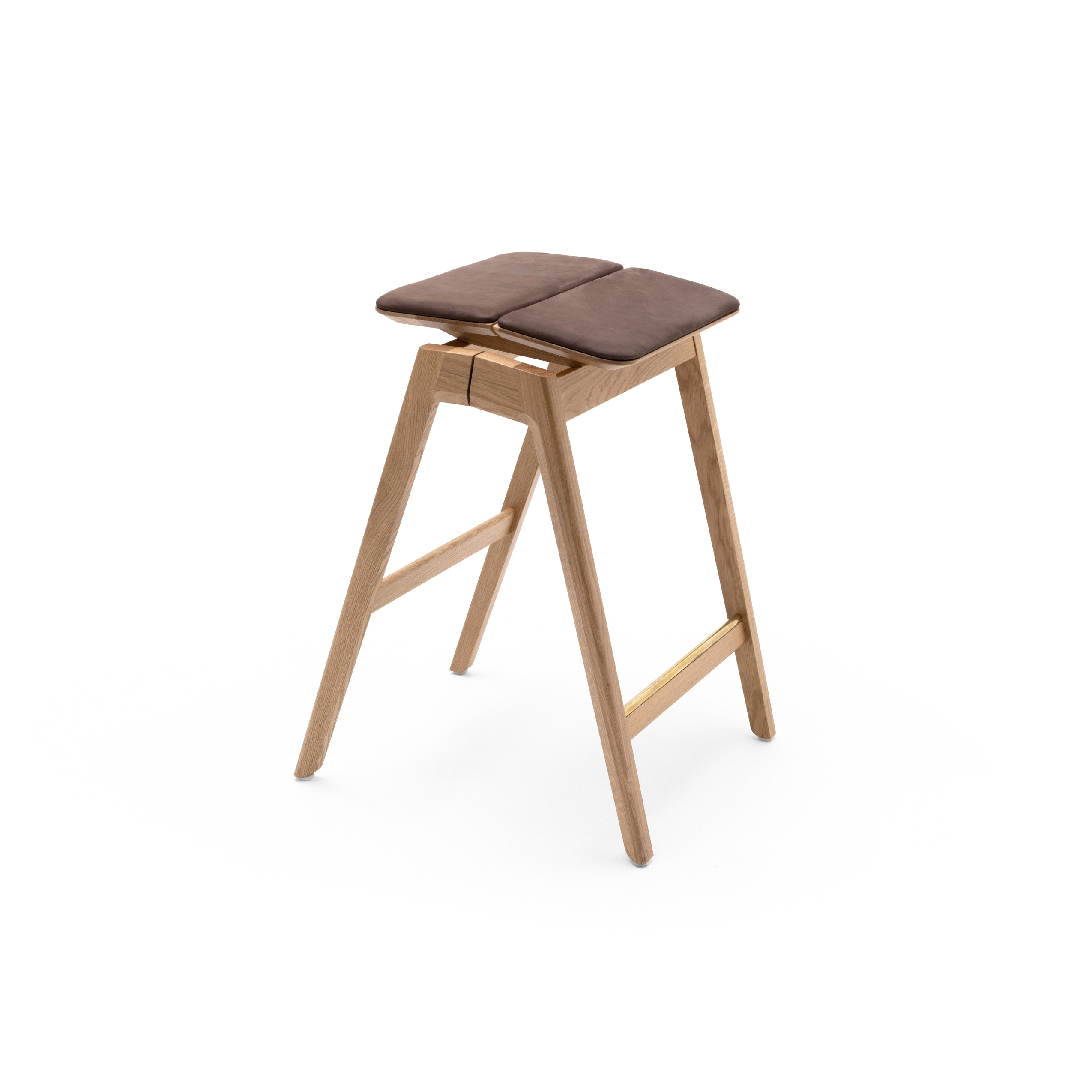 Display product Knekk bar stool in oakfixed seat cushion from manufacturer Fora Form