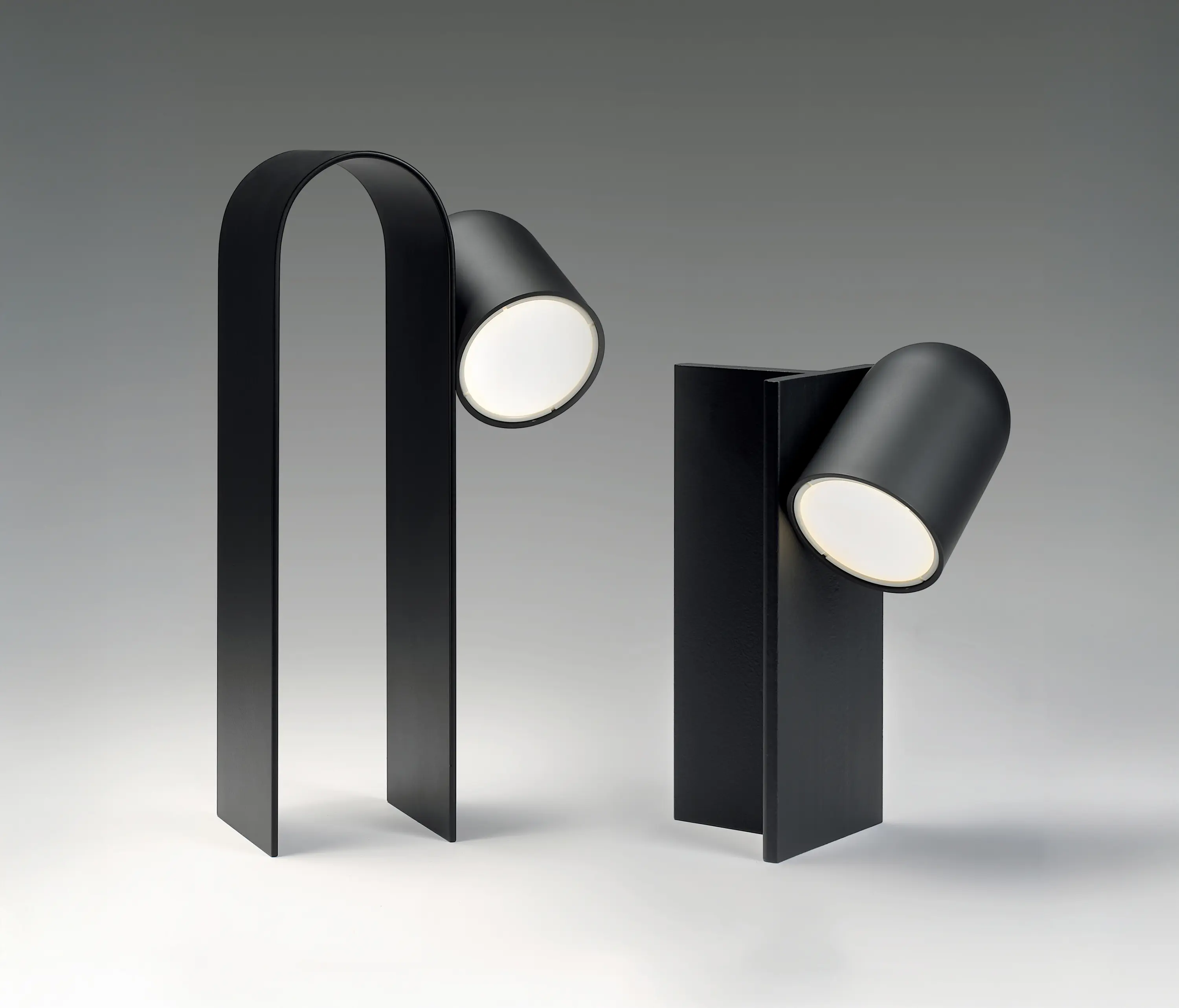 LUMINA - Perdue Table Arc 30 / T-Bar | Matt Black