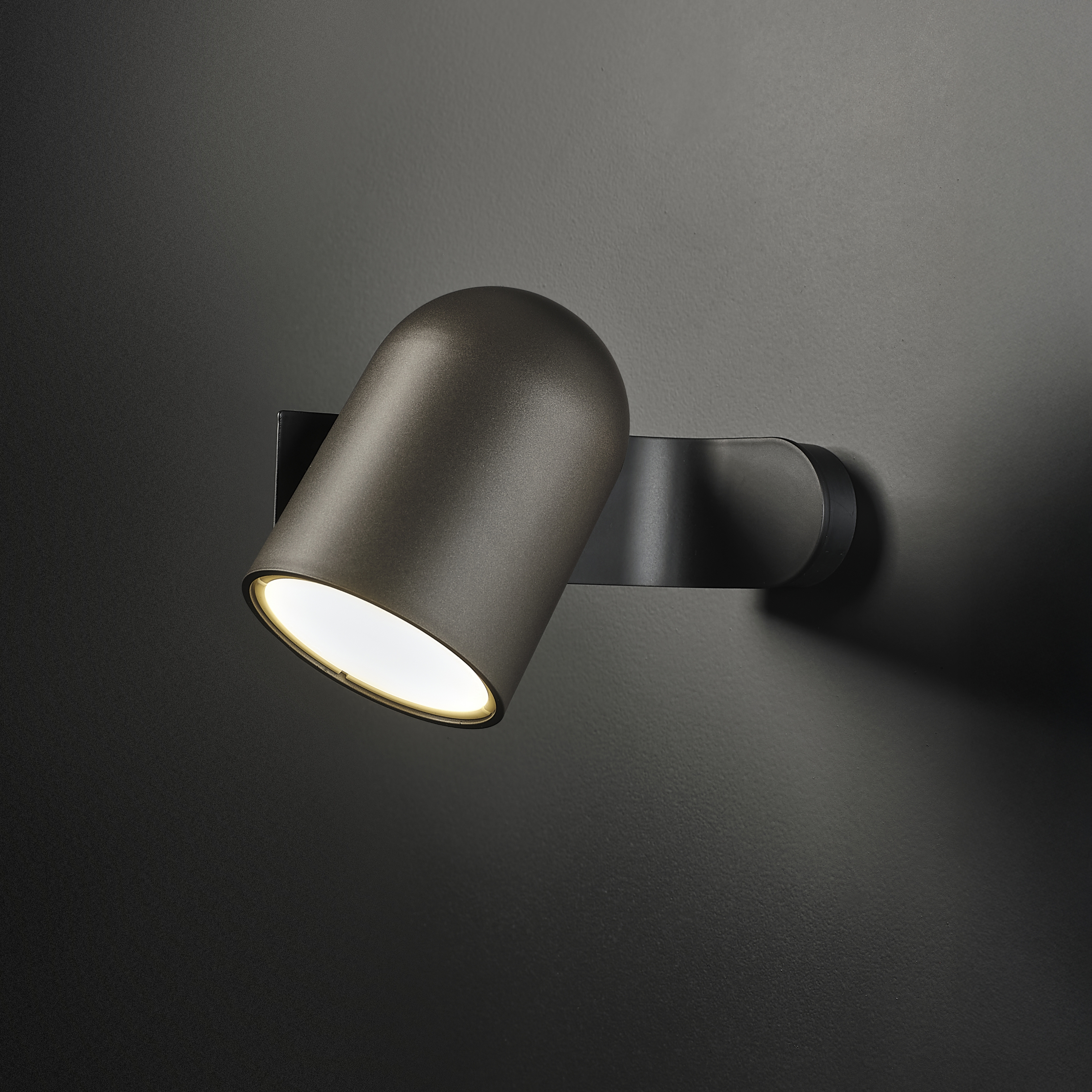 Mostrar el producto Perdue Wall Bracket | Matt Black del fabricante LUMINA