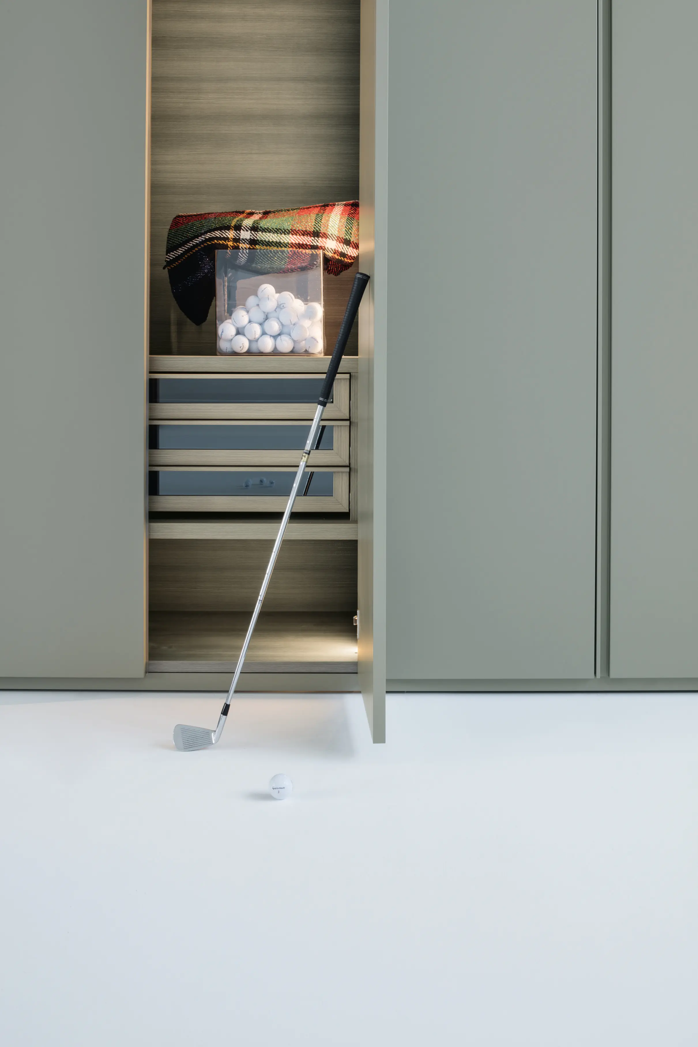 LEMA - Armadio Text | Hinged door