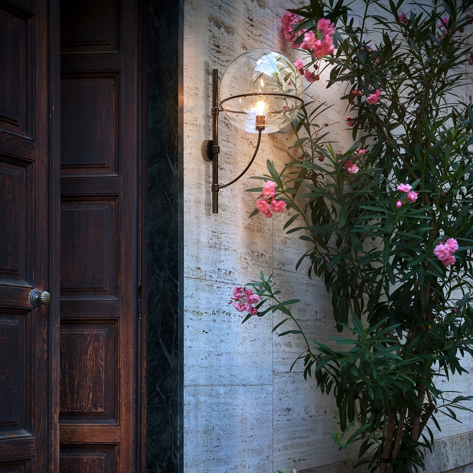 OUTDOOR LAMPS
