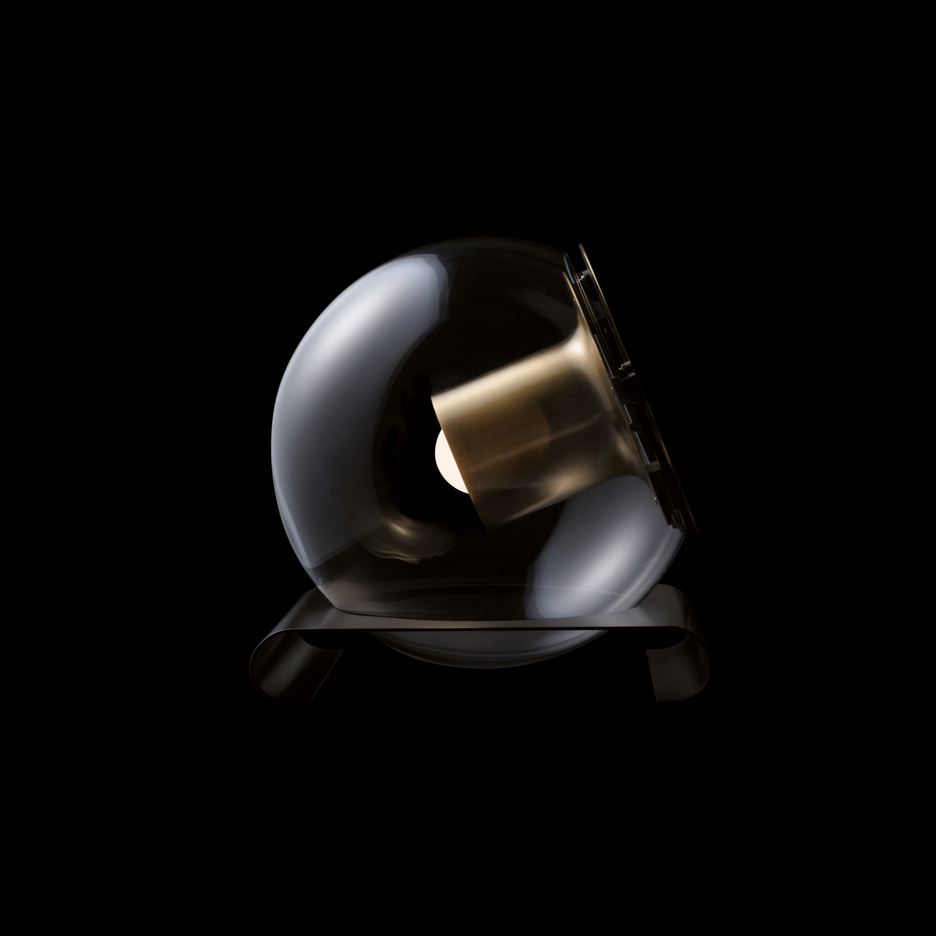 Display product The Globe | 228 from manufacturer Oluce