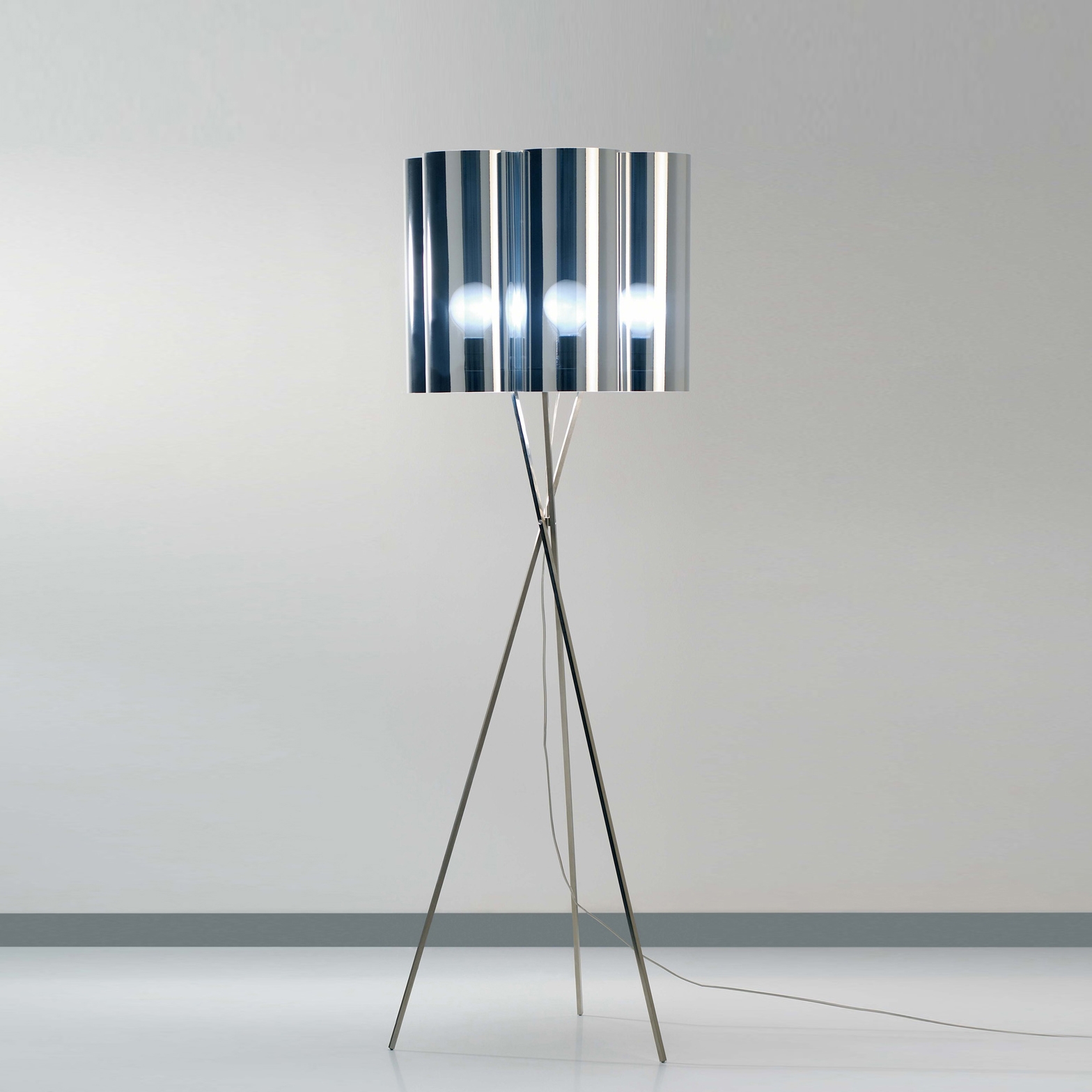 Tubes H418 floor lamp