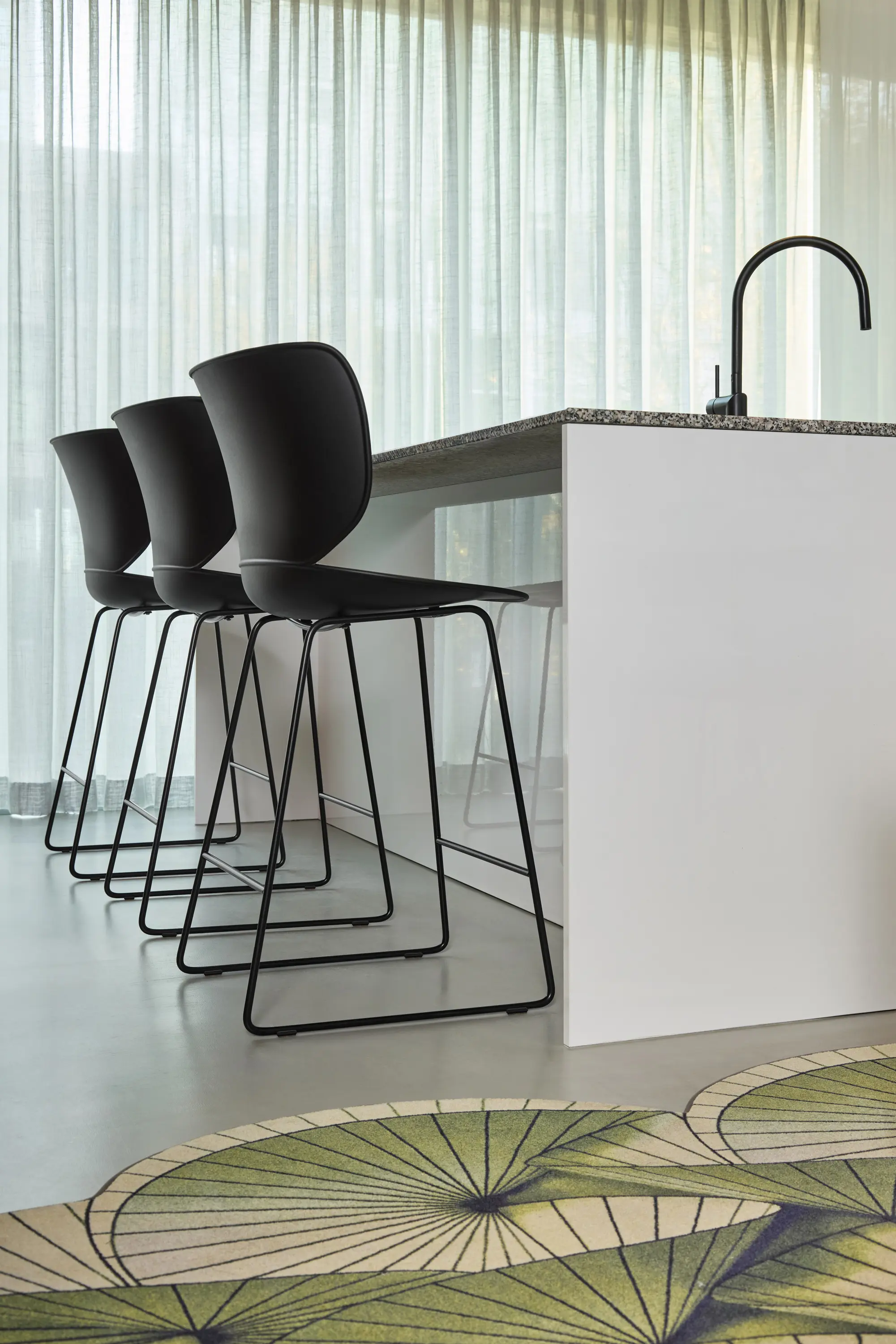 moooi - Hana Bar Stool Un-Upholstered