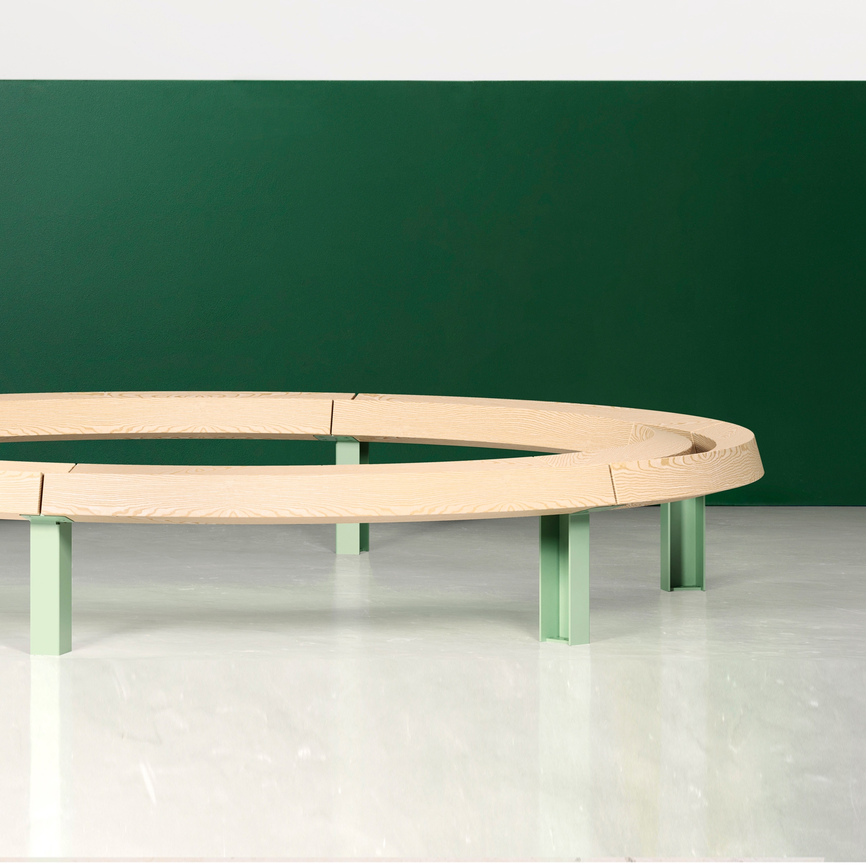 Mostrar el producto Ypsilon circle bench del fabricante Vestre
