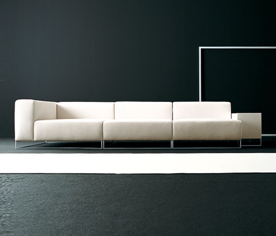 Mostra il prodotto Wall 2 Modular Sofa System del produttore Living Divani