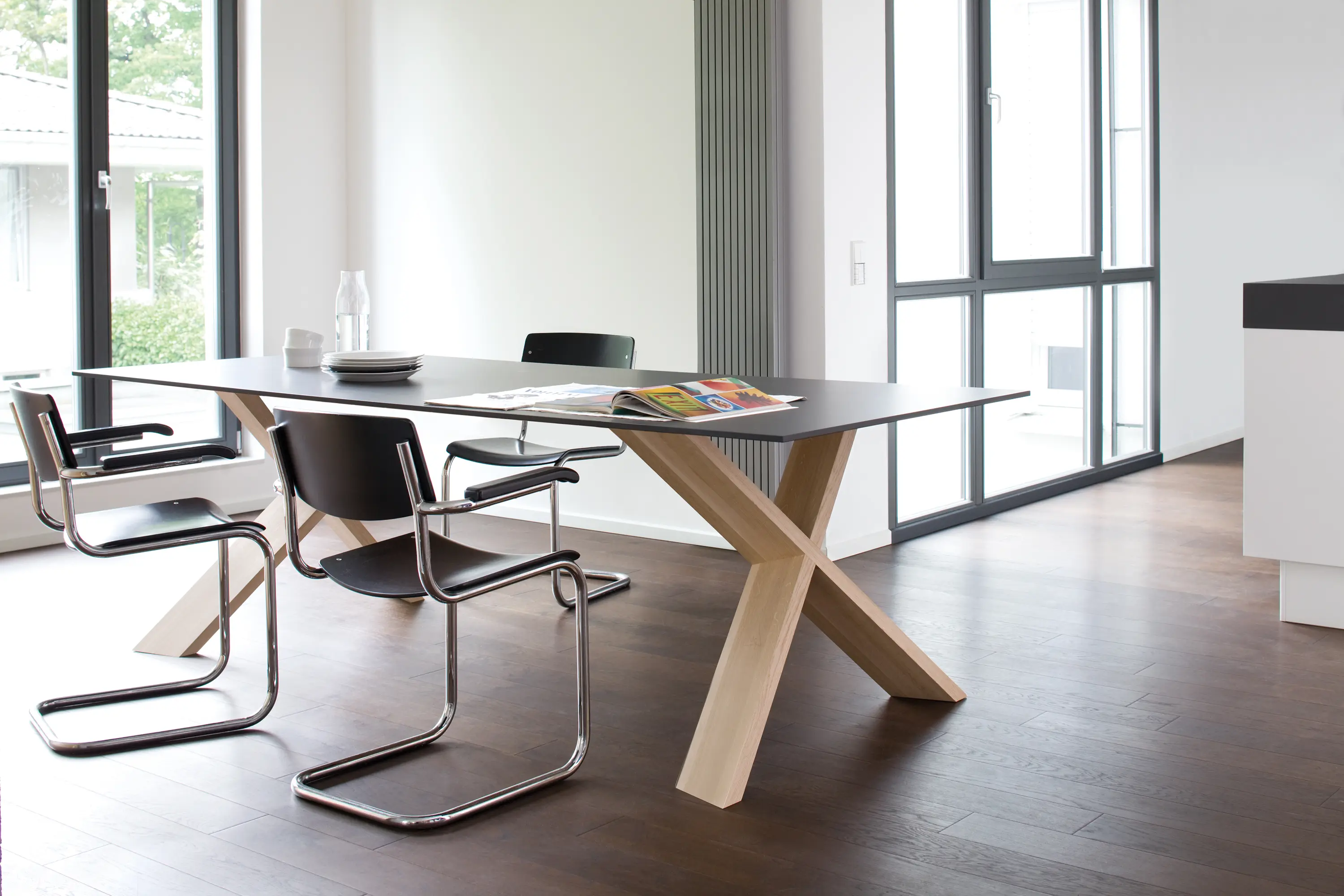 conmoto - X-Man table