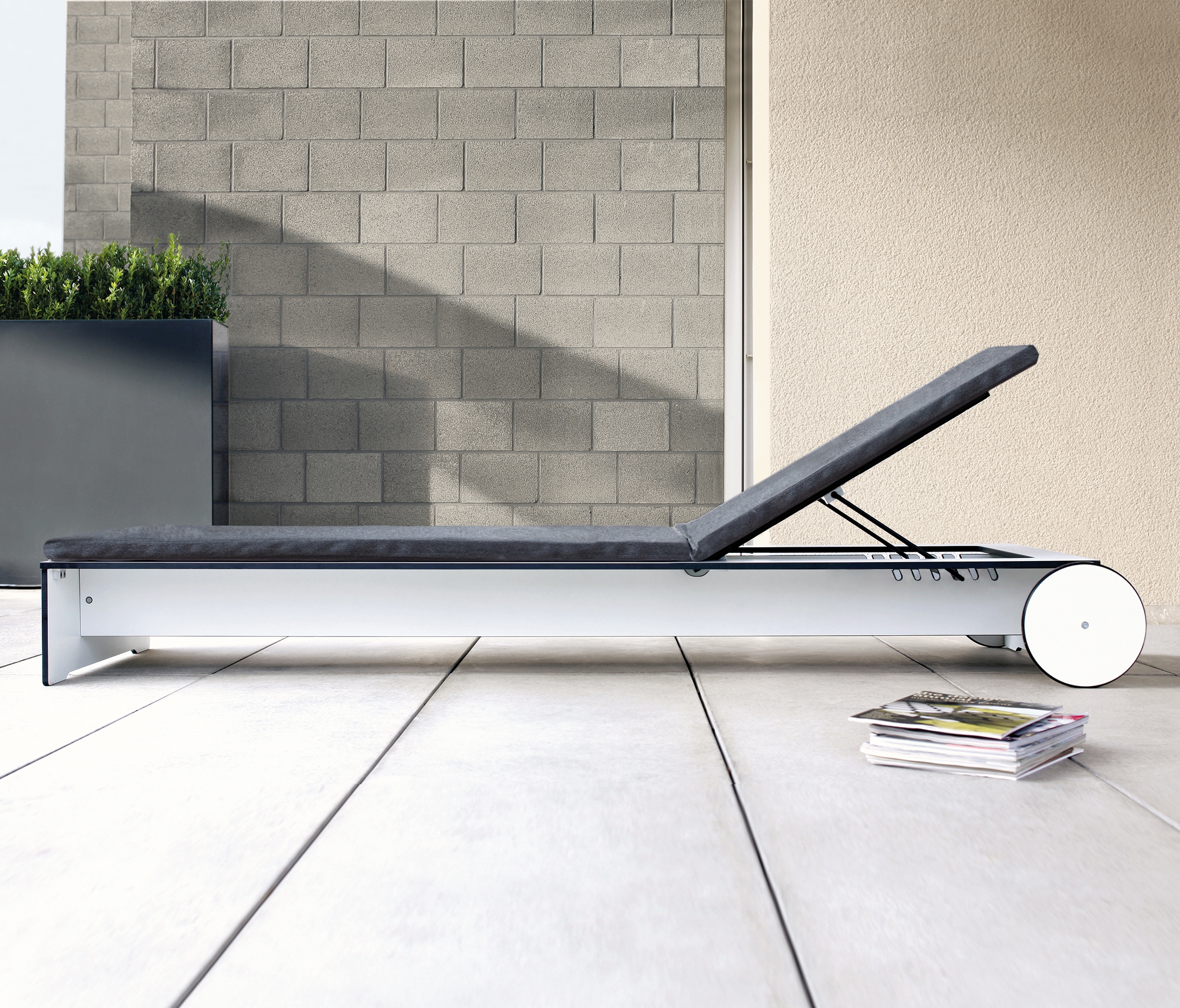 Display product Riva sunbed from manufacturer conmoto