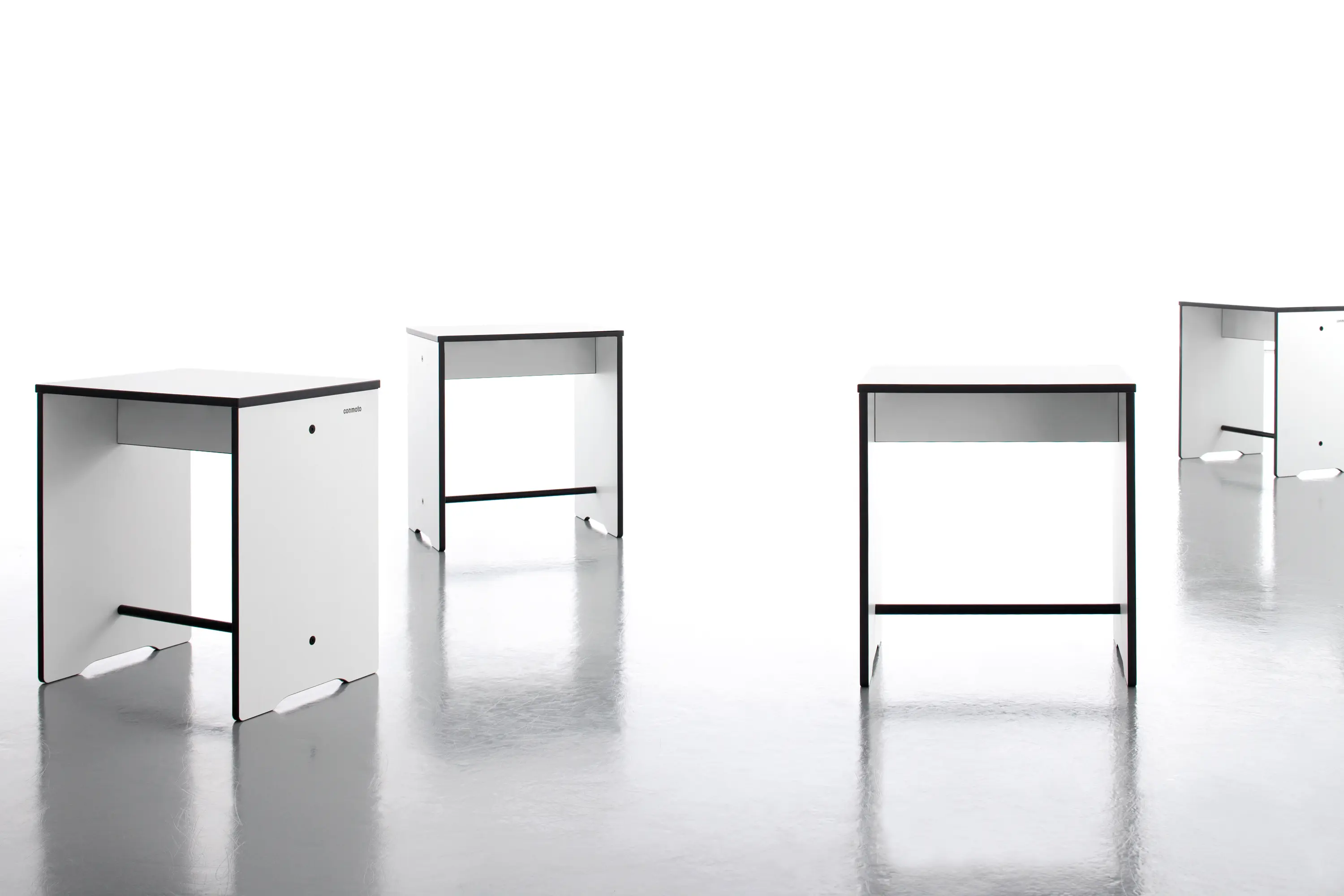 conmoto - Riva side table