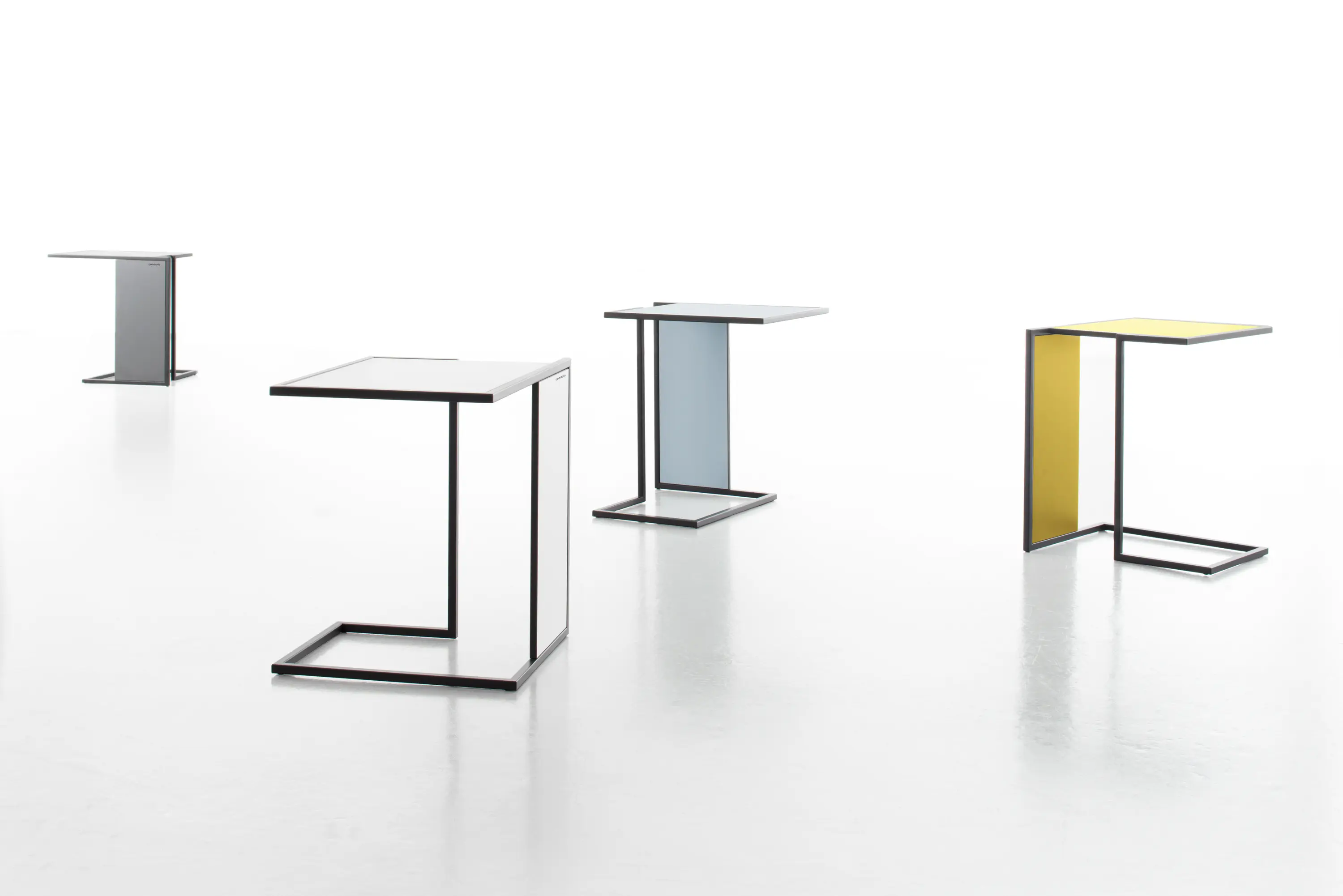 conmoto - Riva side table