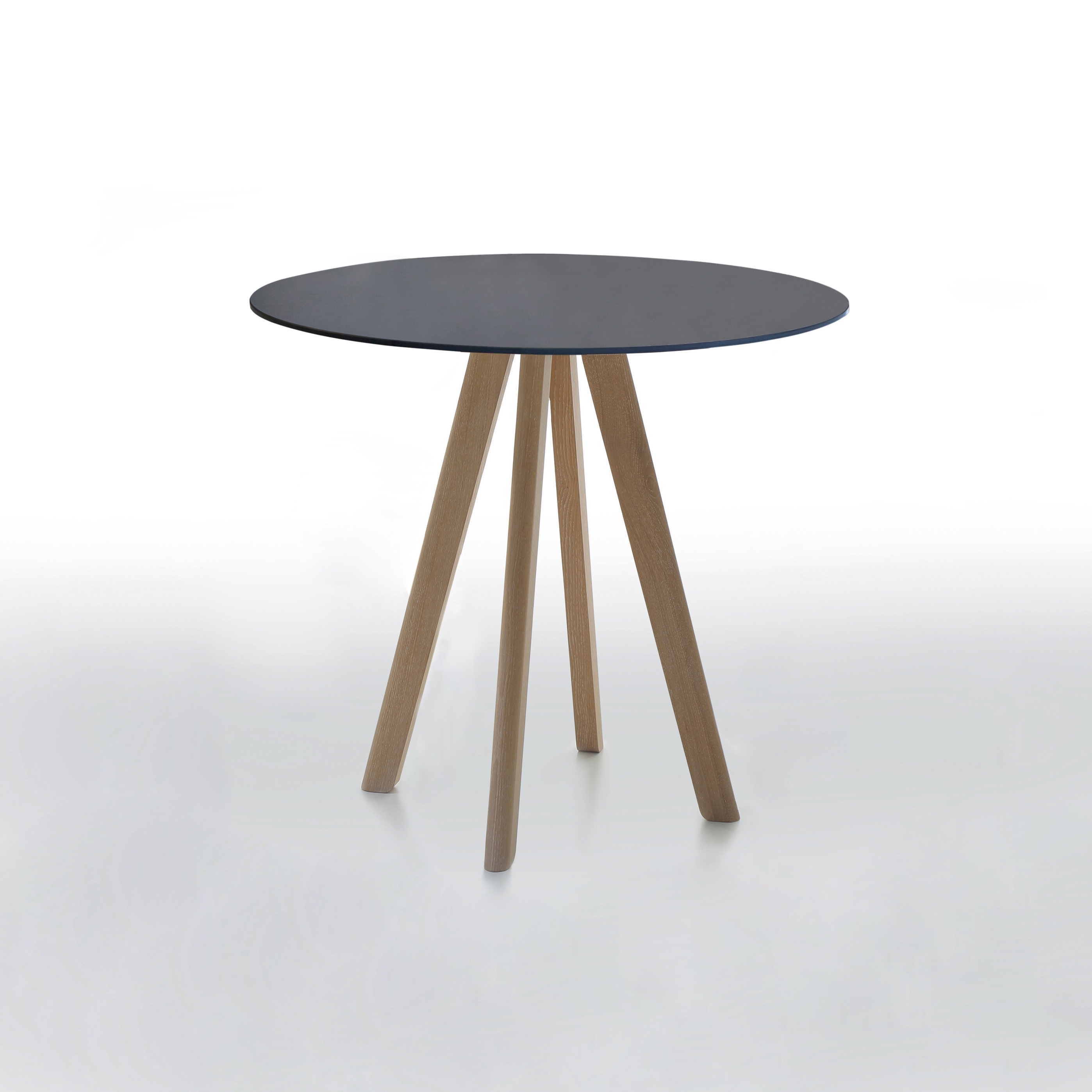 Display product Chairman round table from manufacturer conmoto