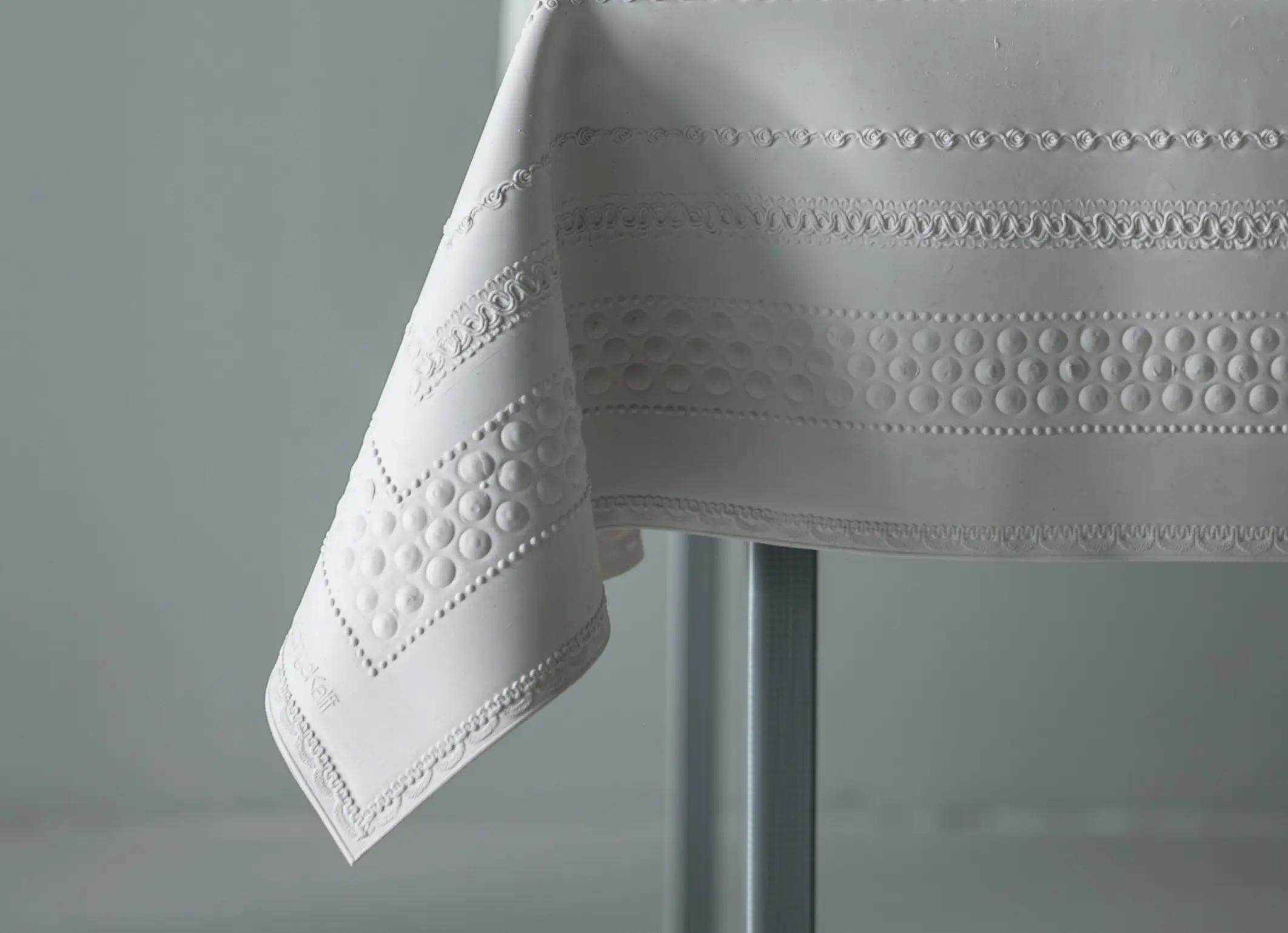 Droog - Table skin strings and things