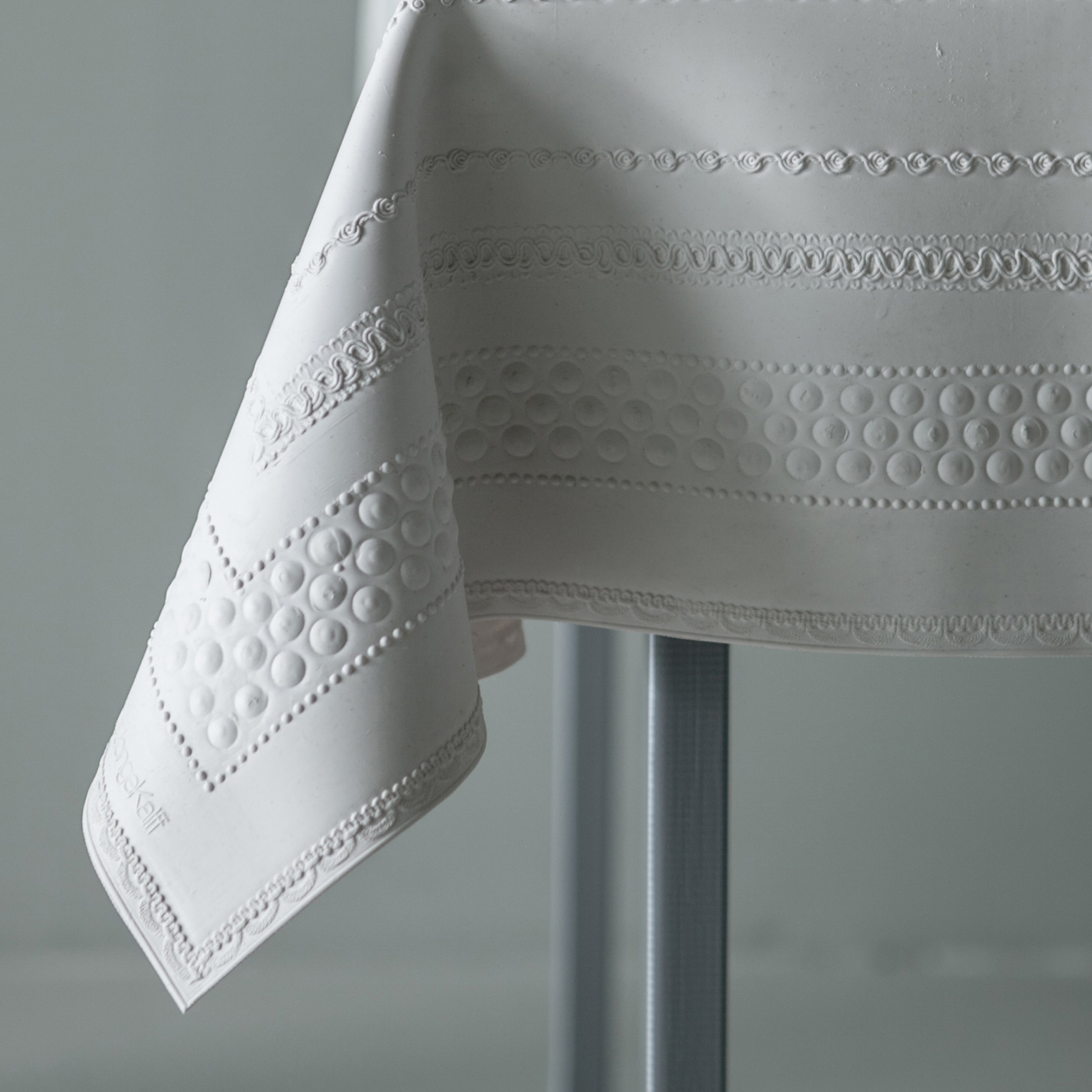 Produkt Table skin strings and things des Herstellers Droog anzeigen