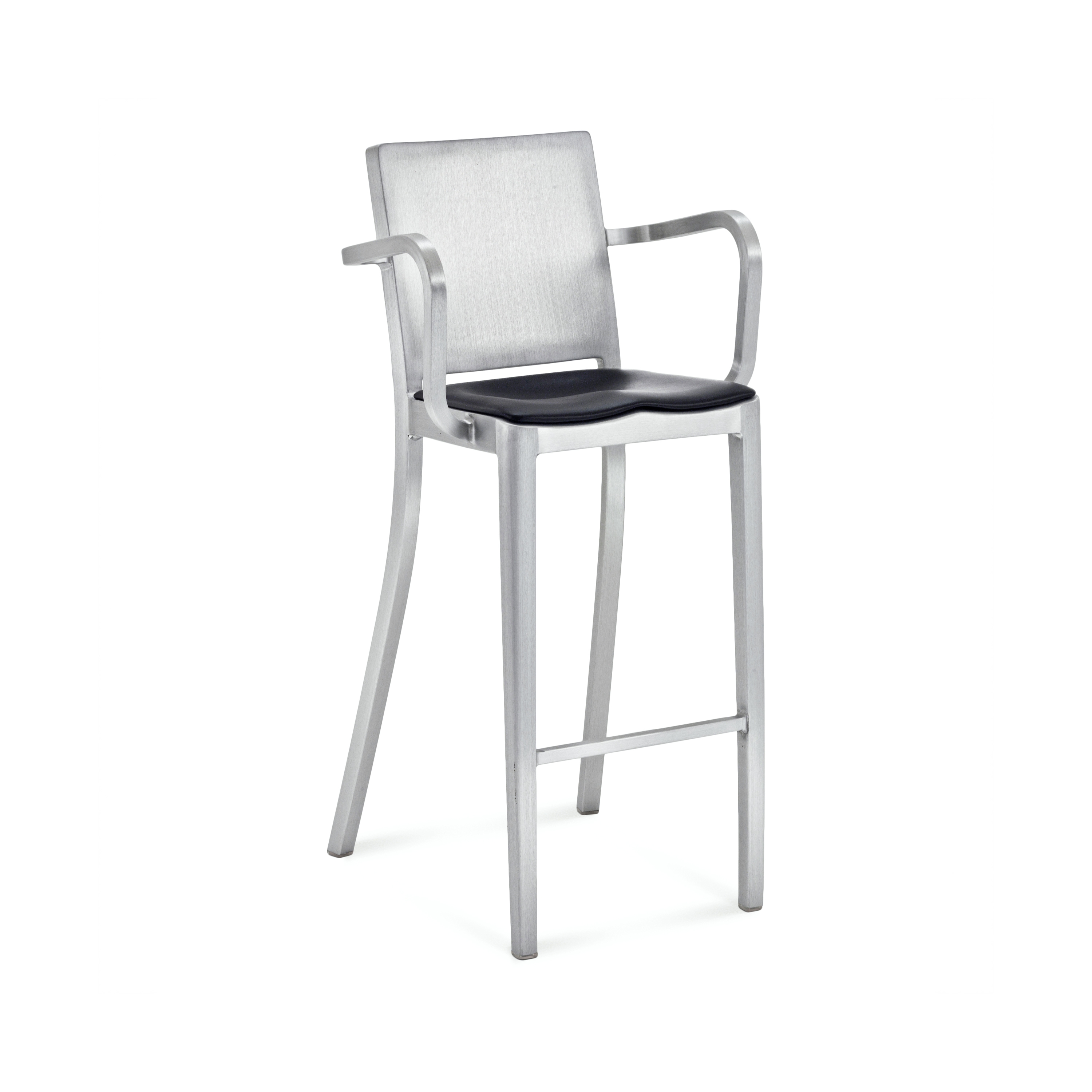Produkt Hudson Barstool with arms seat pad des Herstellers emeco anzeigen