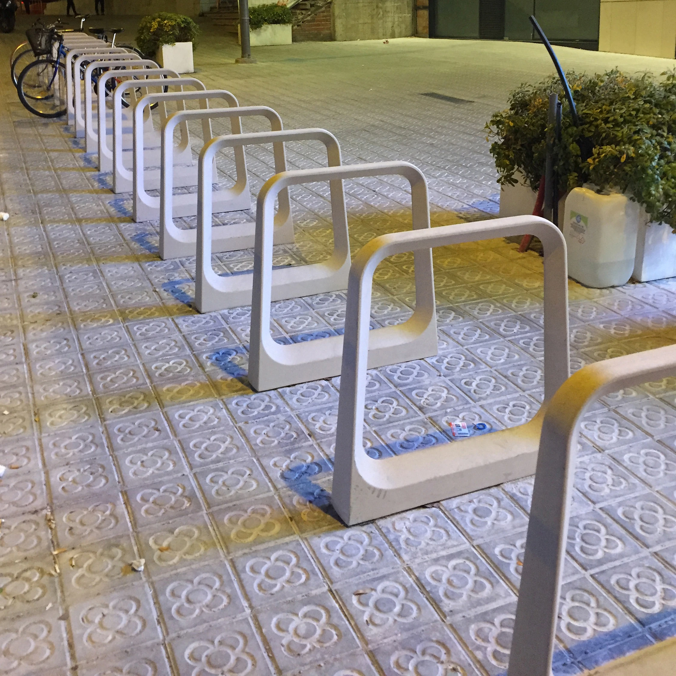 APARCAMIENTO BICICLETAS