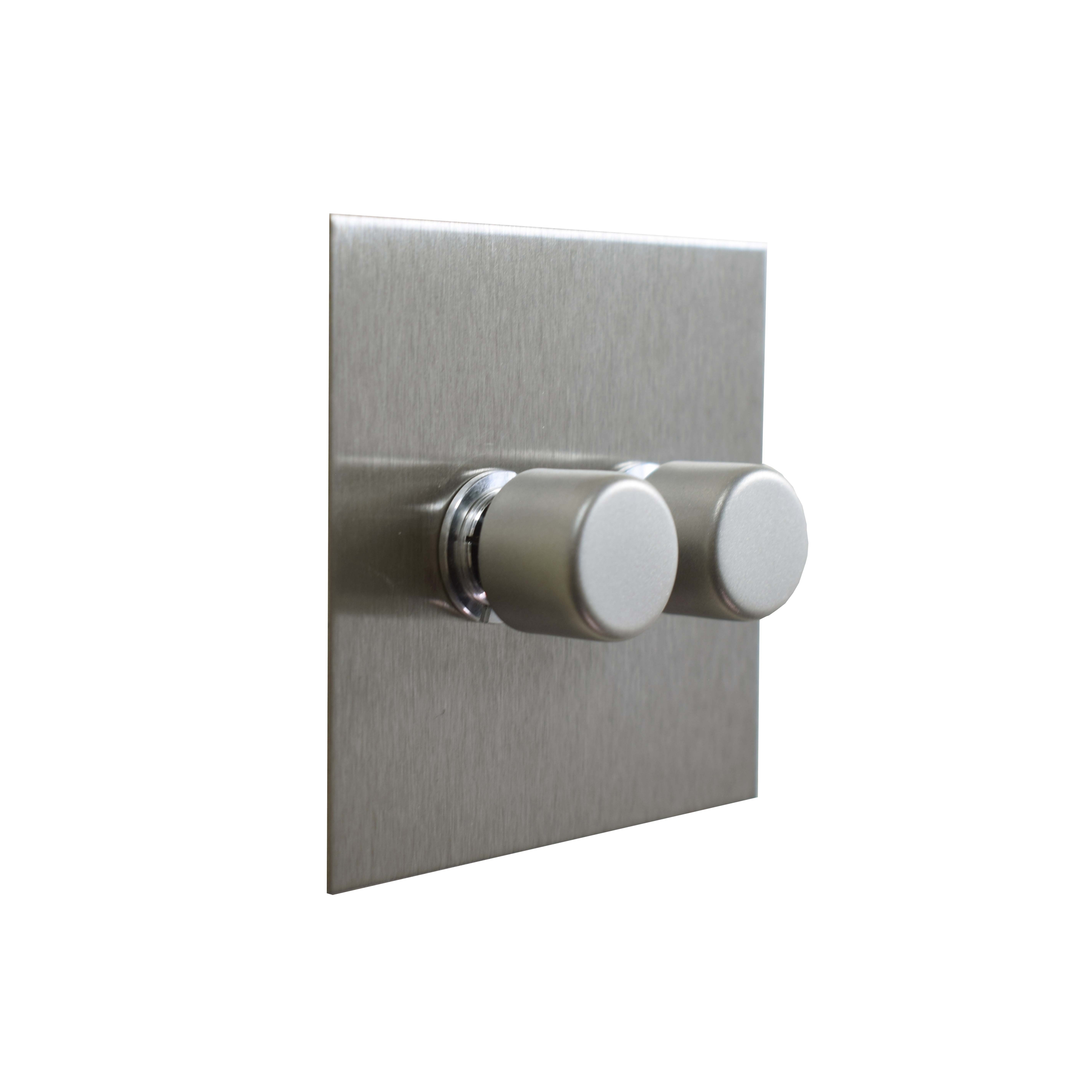 Mostrar el producto Stainless Steel two gang rotary dimmer del fabricante Forbes & Lomax