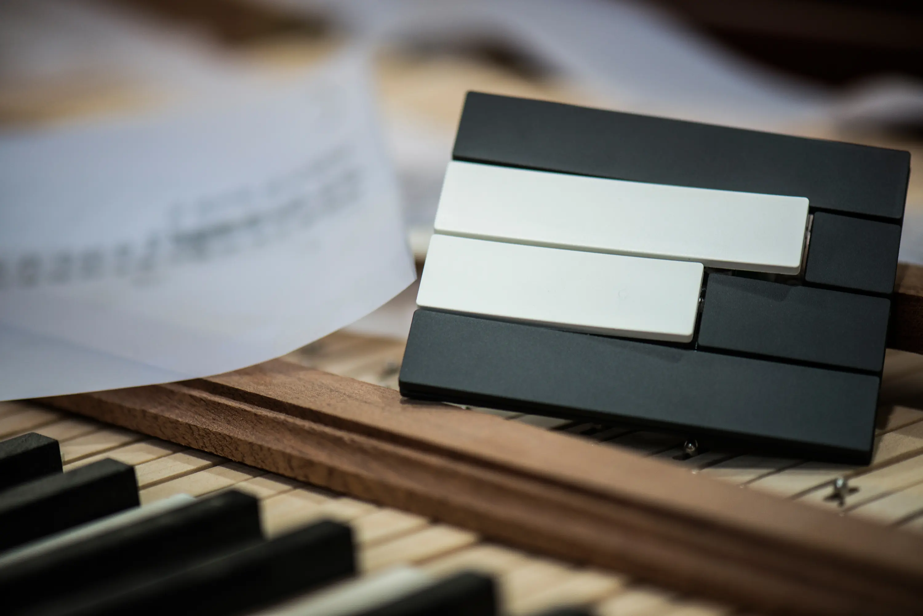 Lithoss - Piano by Lithoss | mixed 1 button RAL9010 7022